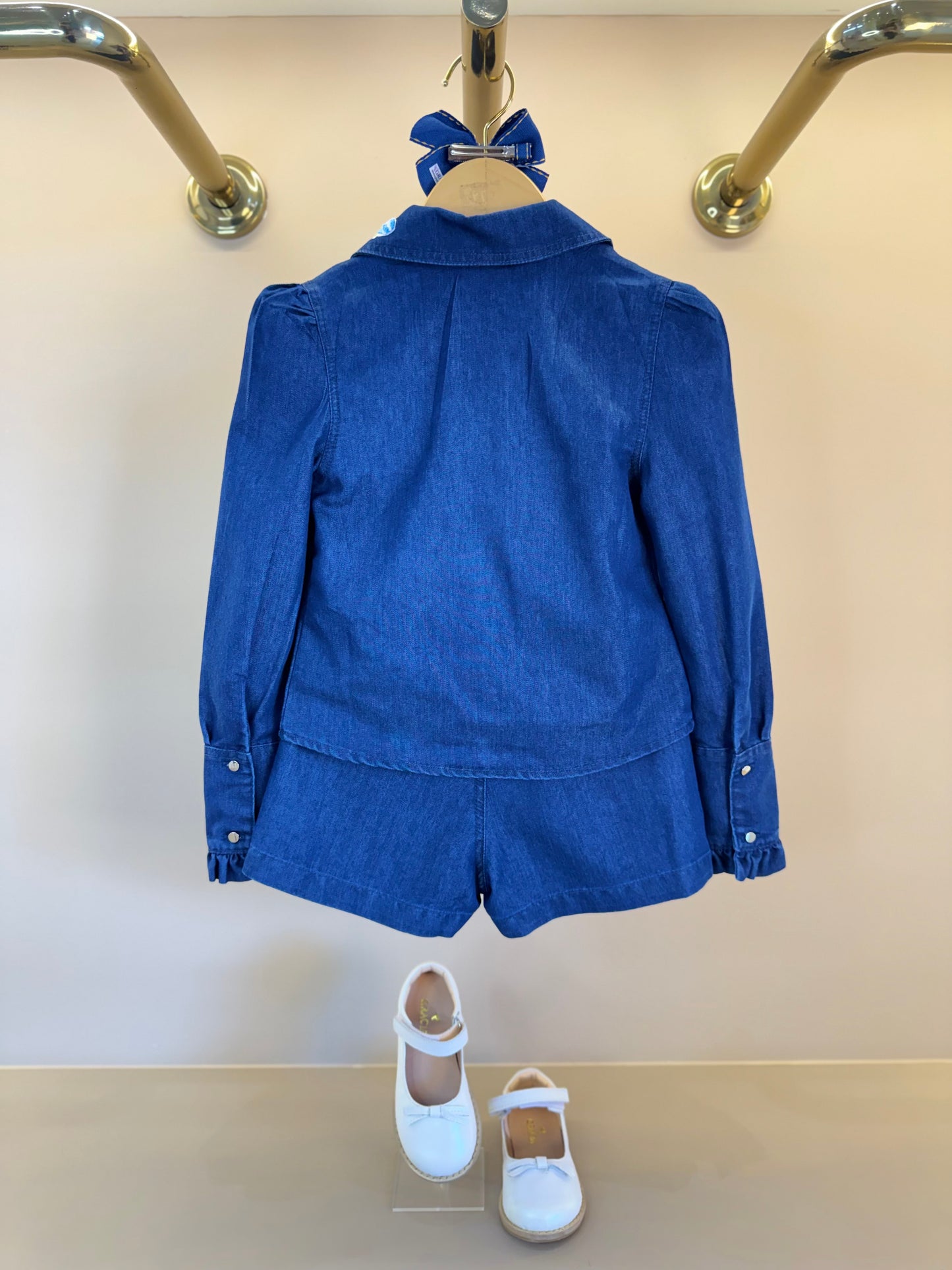 Conjunto Infantil Trio Blusa Gola Laise Removível, Camisa Jeans Leve ML Gola Bordada e Shorts-Saia Jeans Bordada Flores - Luluzinha