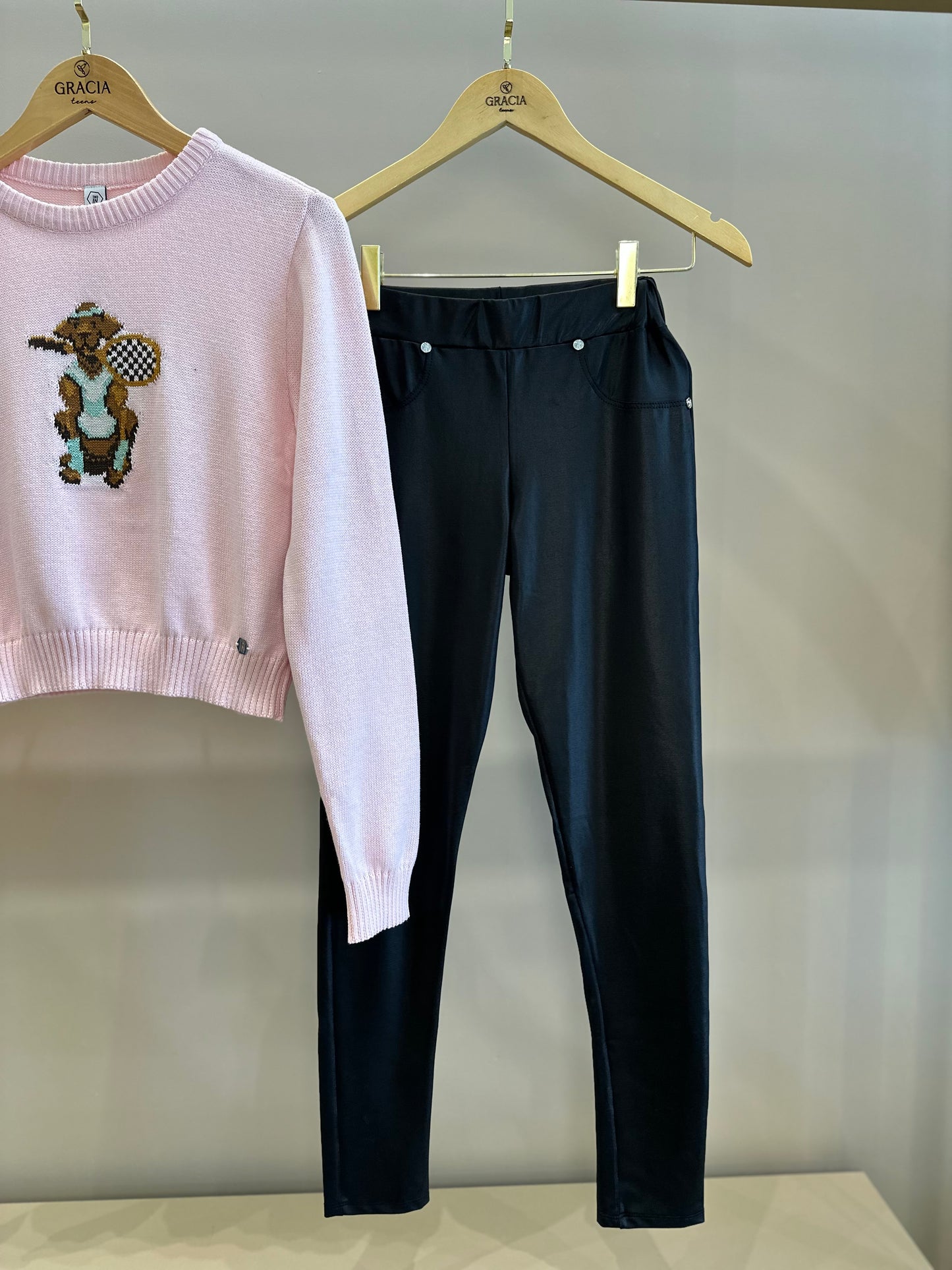 Conjunto Teen Blusa Suéter Tricot Dog Tennista E Calça Legging Cirrê com Bolsos Rosa  - Two In