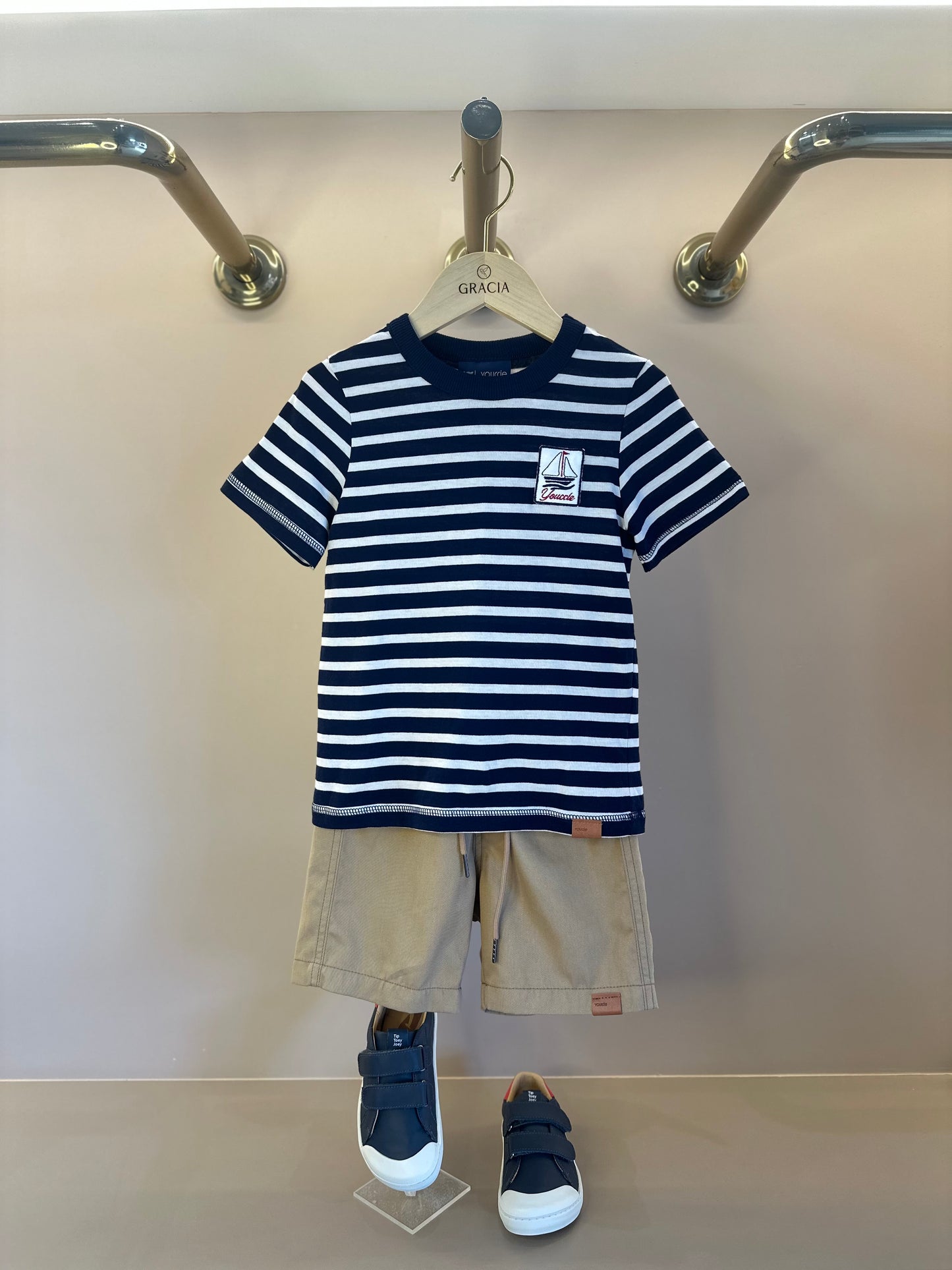 Conjunto T-Shirt Listrada e Bermuda Bege - Youccie