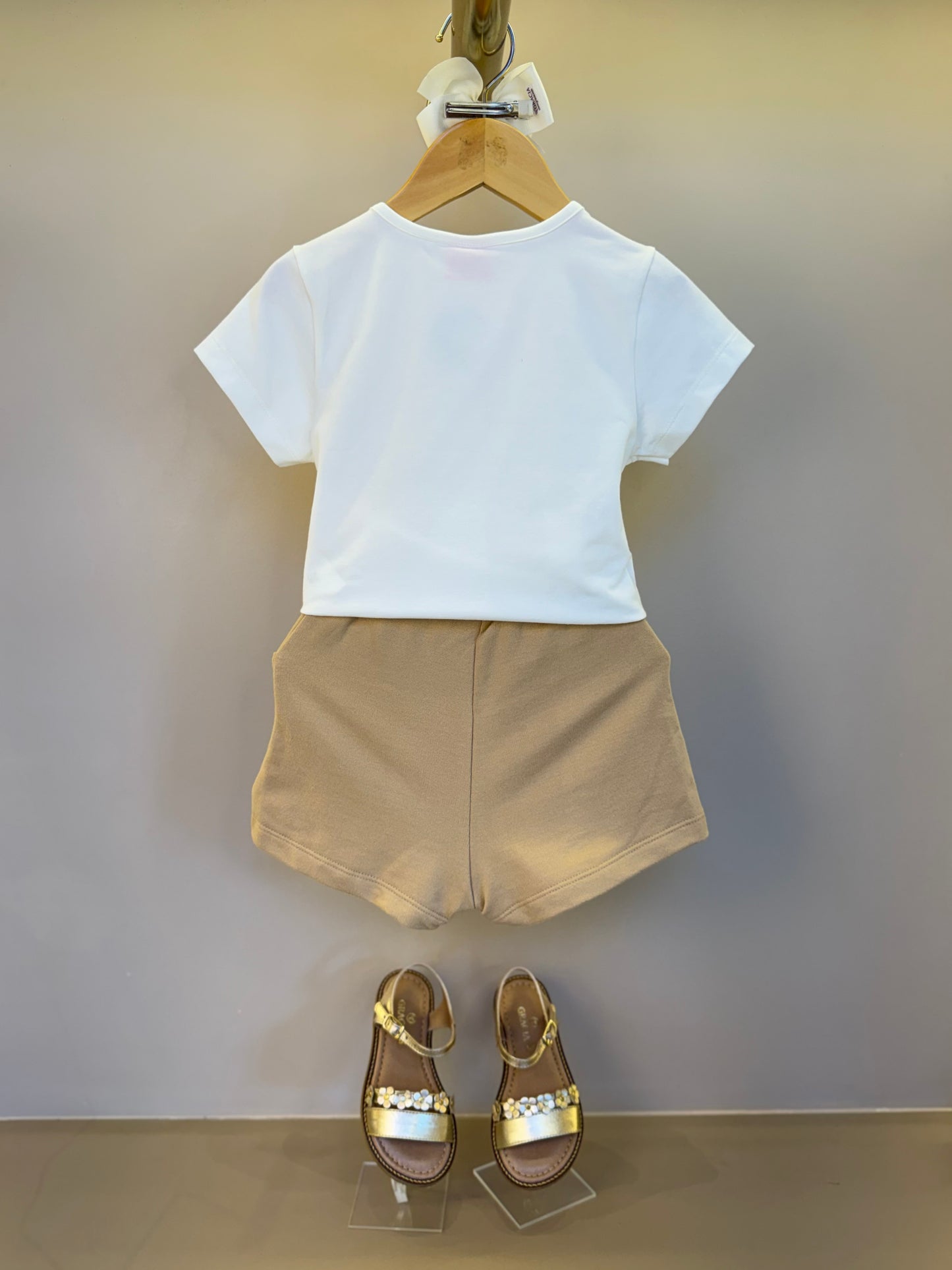 Conjunto Infantil Blusa de Ursinha Cowgirl e Shorts Moletom Bege - Momi