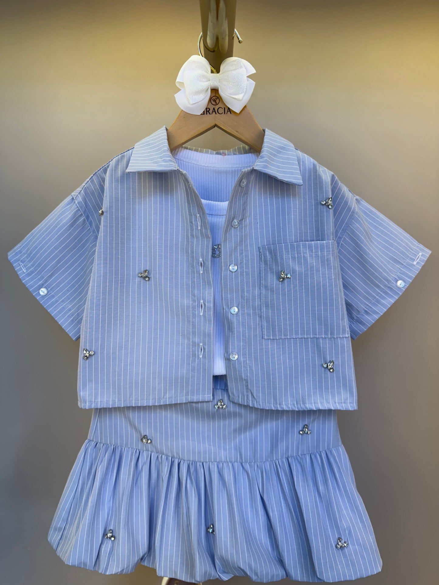 Conjunto Infantil  Saia Com Detalhes  Camisa Listrada Blusa Branca - Gabriela Aquarela