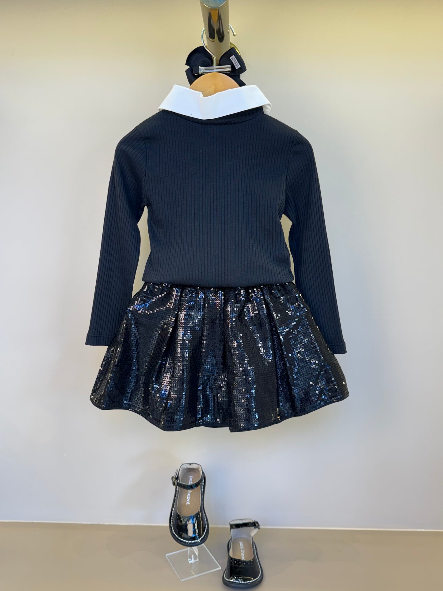 Conjunto Infantil Blusa MalhaTricot  e Saia Paetê - Um Mais Um