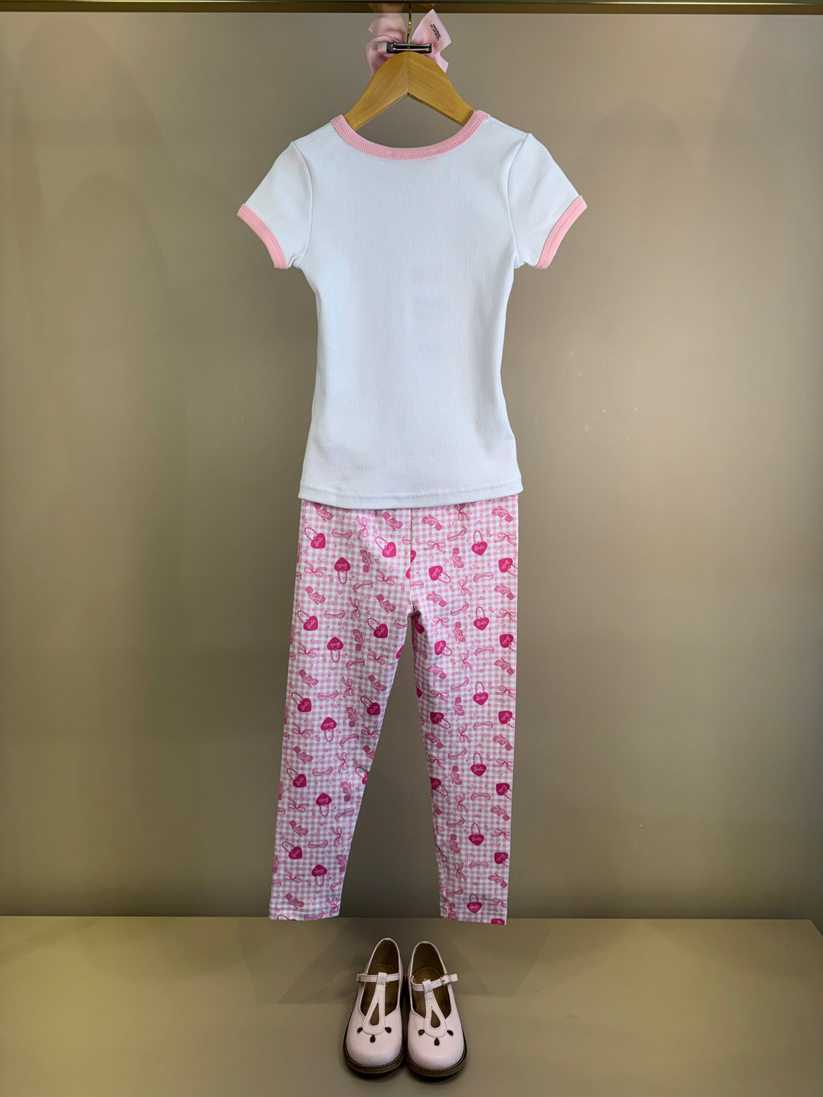 Conjunto Infantil Blusa Barbie Strass Branca e Calça Legging Barbie Rosa Xadrez - Pituchinhus