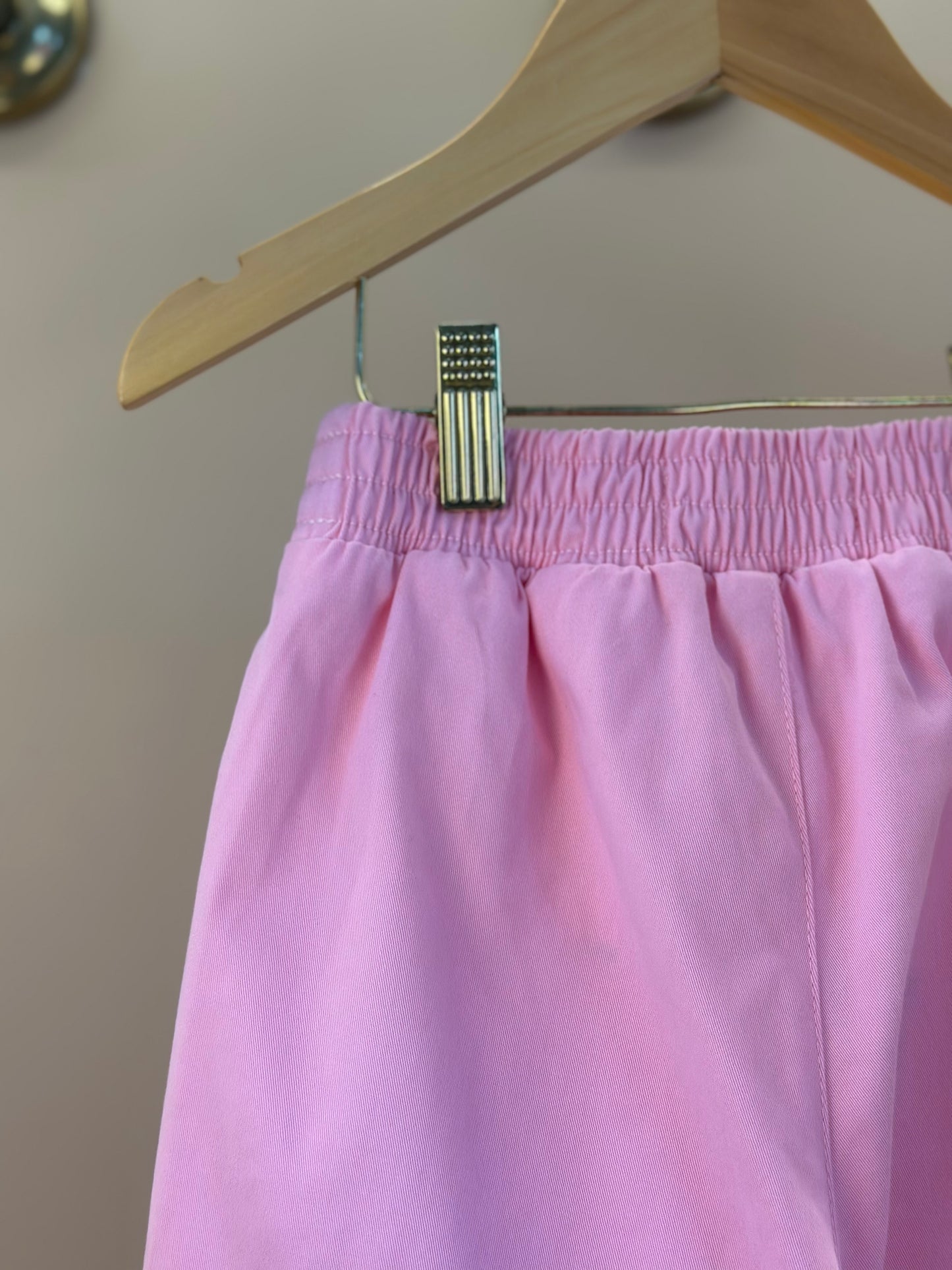 Calça Infantil Cargo Sarja Patches Barbie Rosa Romântico - Pituchinhus