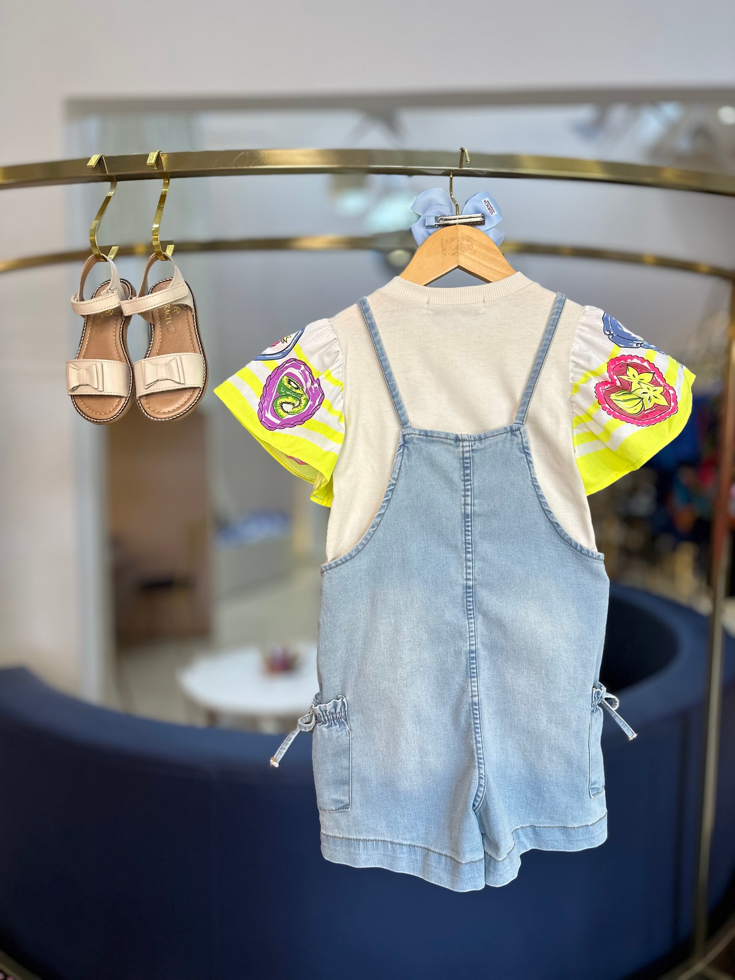 Jardineira Infantil Jeans Claro com Blusa Mangas Frutas - Animê