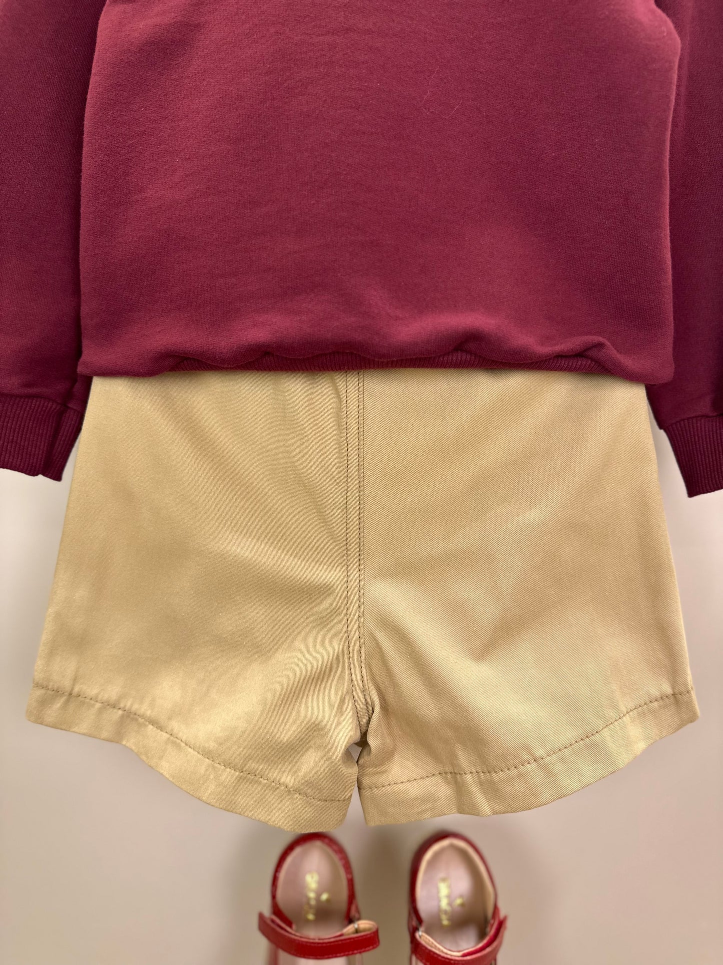 Conjunto Infantil Feminino Casaco Moletom Pooh Cranberry Juice com Saia Sarja de Pregas Bege Escuro Casual - Momi