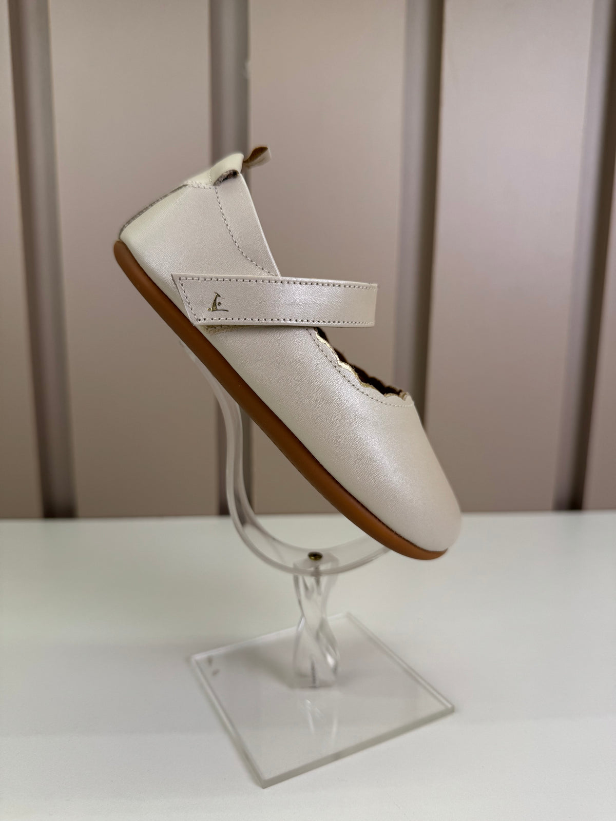 Sapatinho Bebê Roundy Couro  White & Gold - Tip Toey Joey