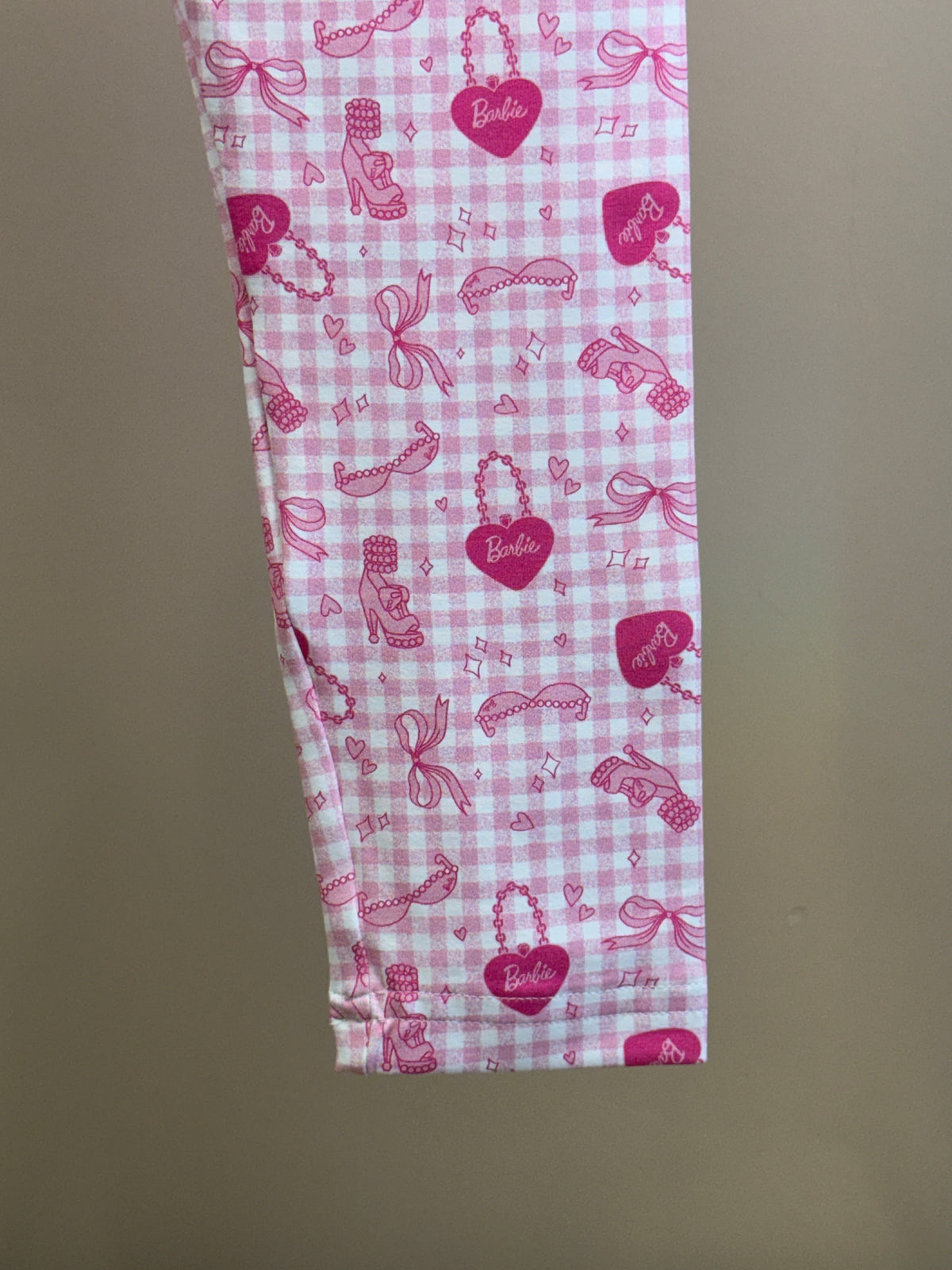 Conjunto Infantil Regata Barbie Cristais Off White e Calça Legging Barbie Rosa Xadrez - Pituchinhus
