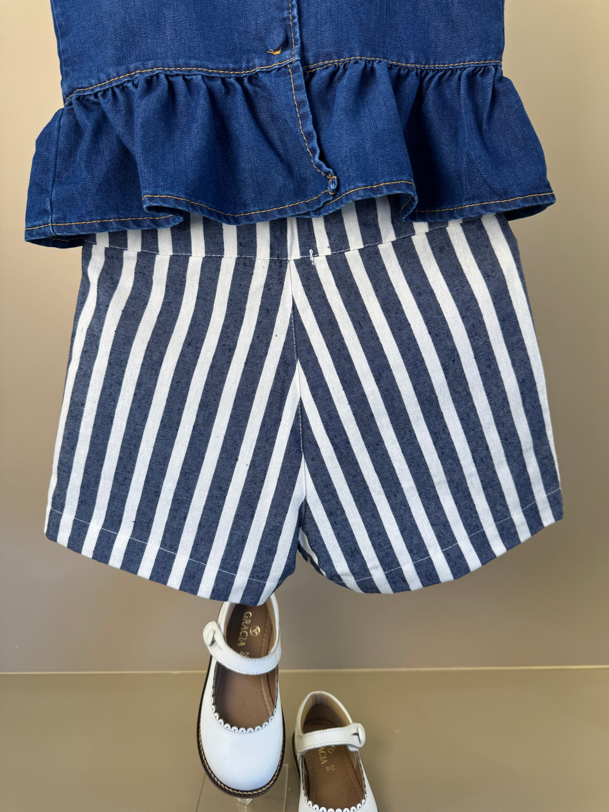 Conjunto Infantil Blusa Jeans Com Babado e Shorts Alfaiataria Listrado - Luluzinha