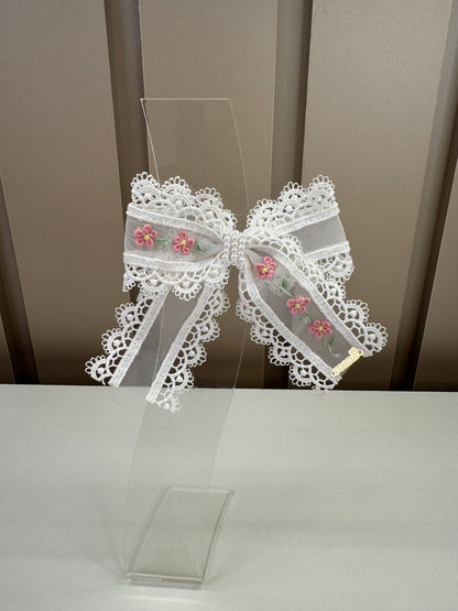 Laço Infantil Transversal Bordado Flores Miolo Pérolas Branco - Roana