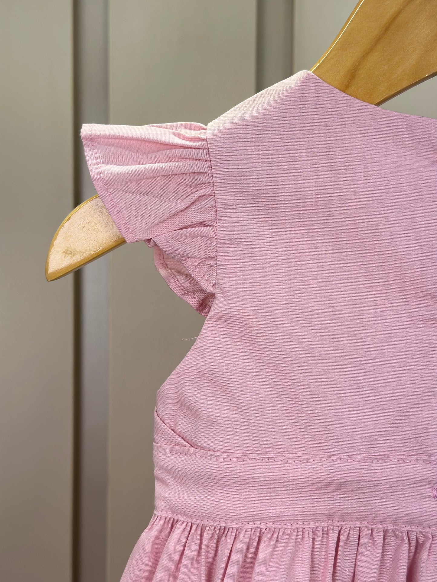 Vestido Bebê Algodão Rodado Bolsos e Bordado Floral Rosa Claro - Um Mais Um