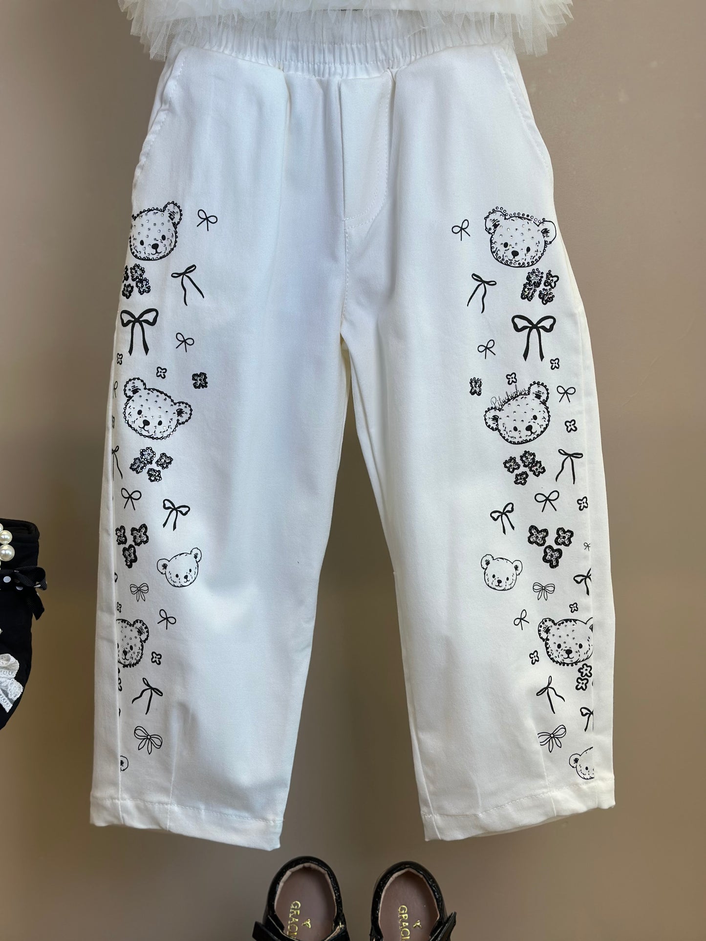 Conjunto Infantil Blusa Ursinha Laço Puffer FruFru Tule e Calça Sarja Baggy Ursinhos e Laços - Pituchinhus