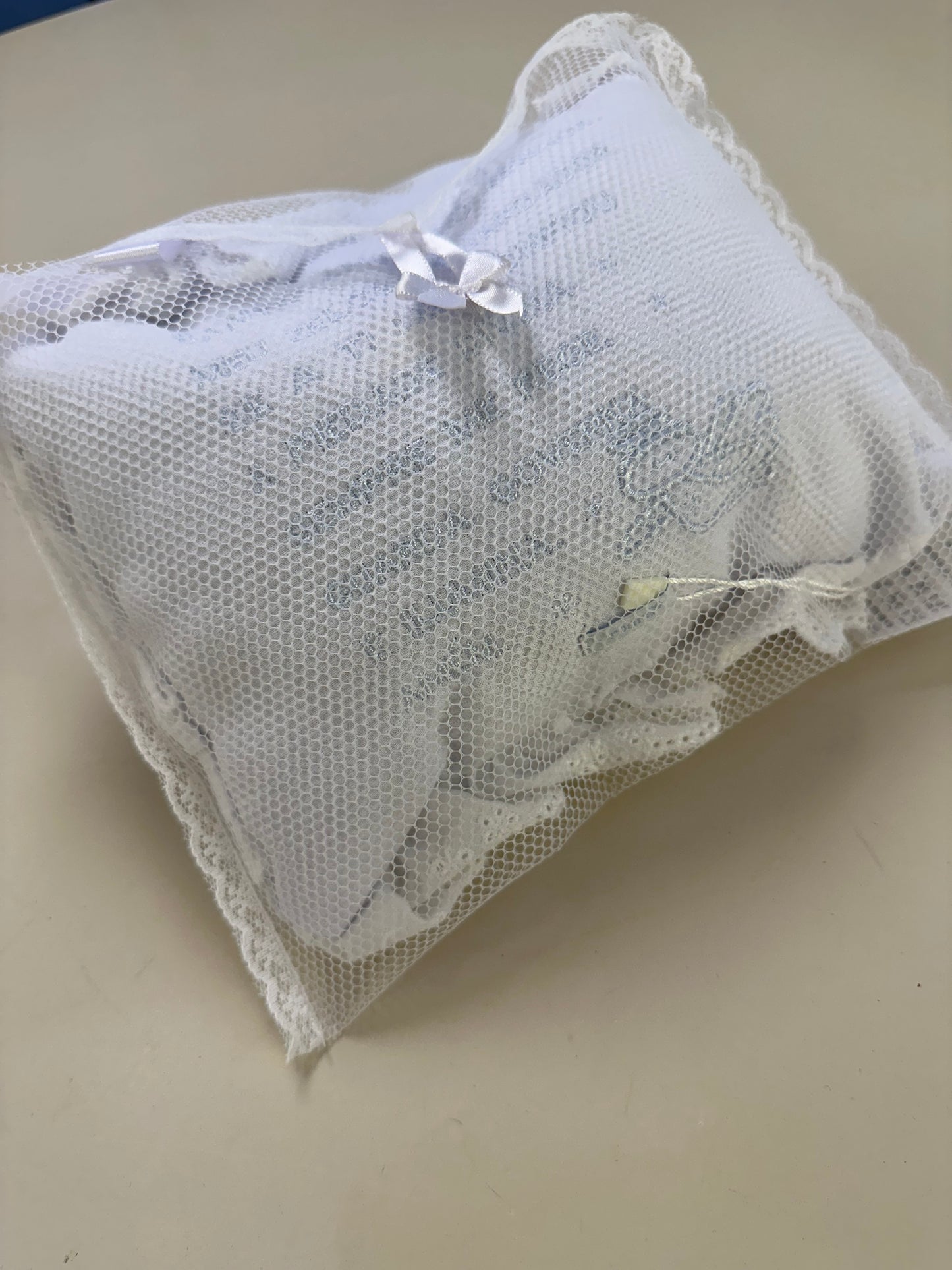 Almofada Bebê Oração Santo Anjo Rendada Bordado Azul - Roana