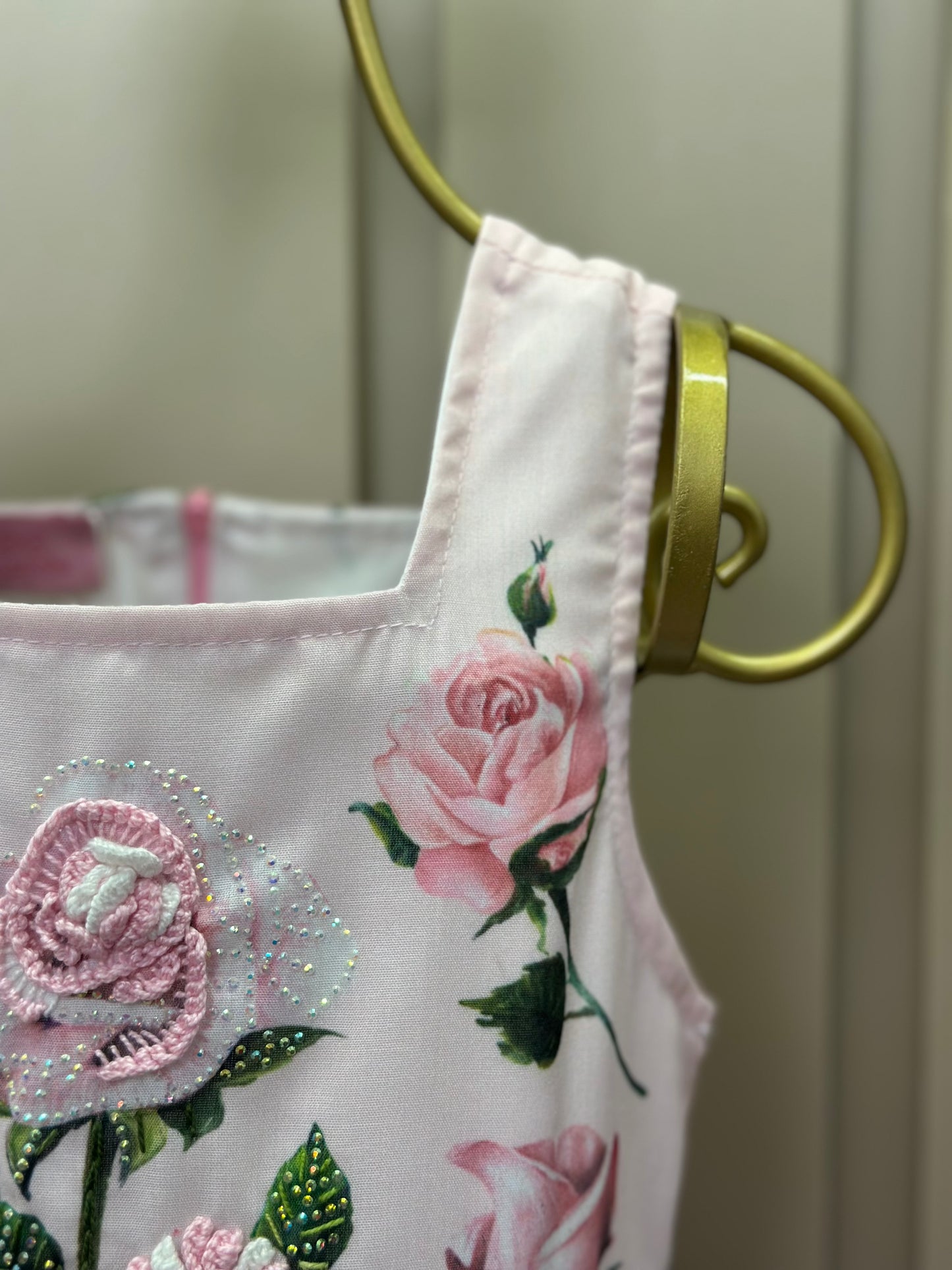Vestido Infantil Algodão Rodado Floral Rosa Bordado Manual e Strass Rosa - Luluzinha