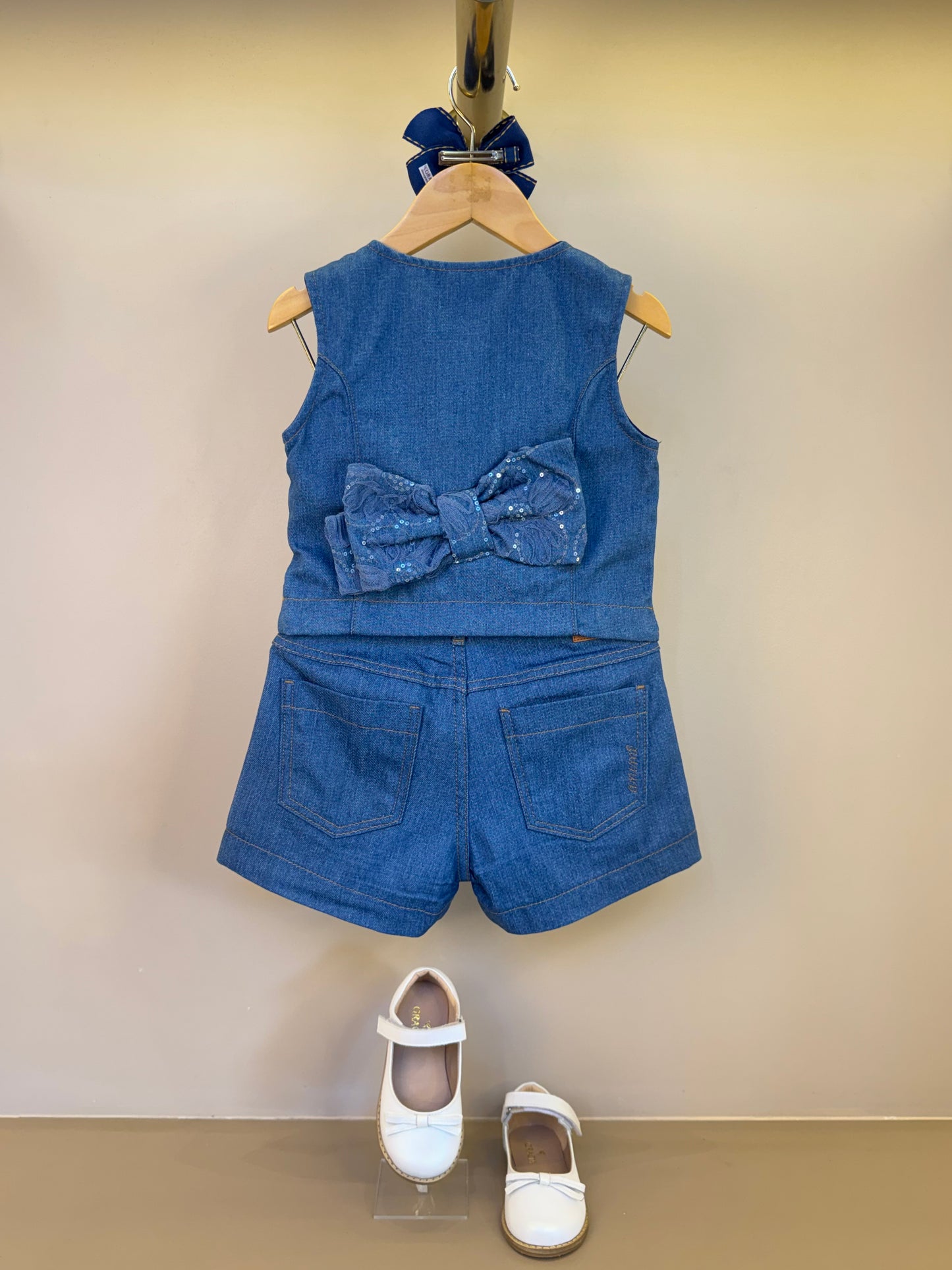 Conjunto Infantil Colete e Shorts Jeans Bordada Tule Flores - Animê