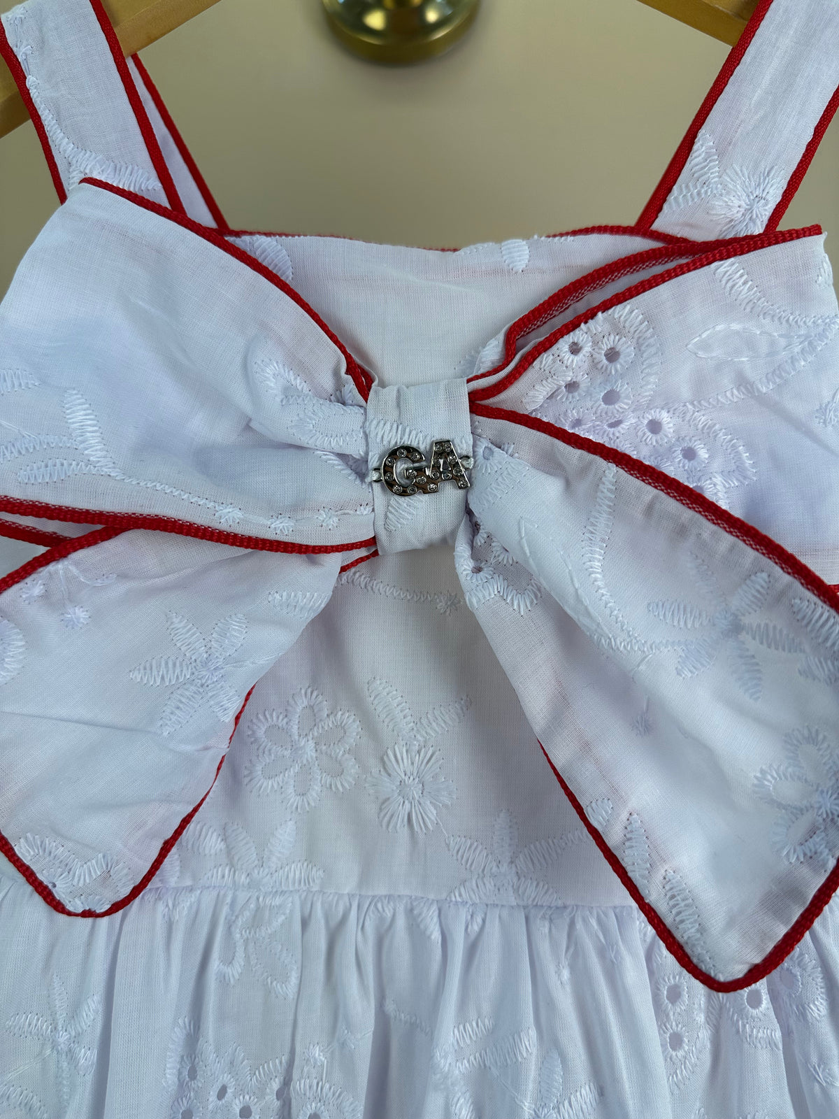 Vestido Infantil Laise Branco Com Detalhes Vermelho e Laço Maxxi - Gabriela Aquarela