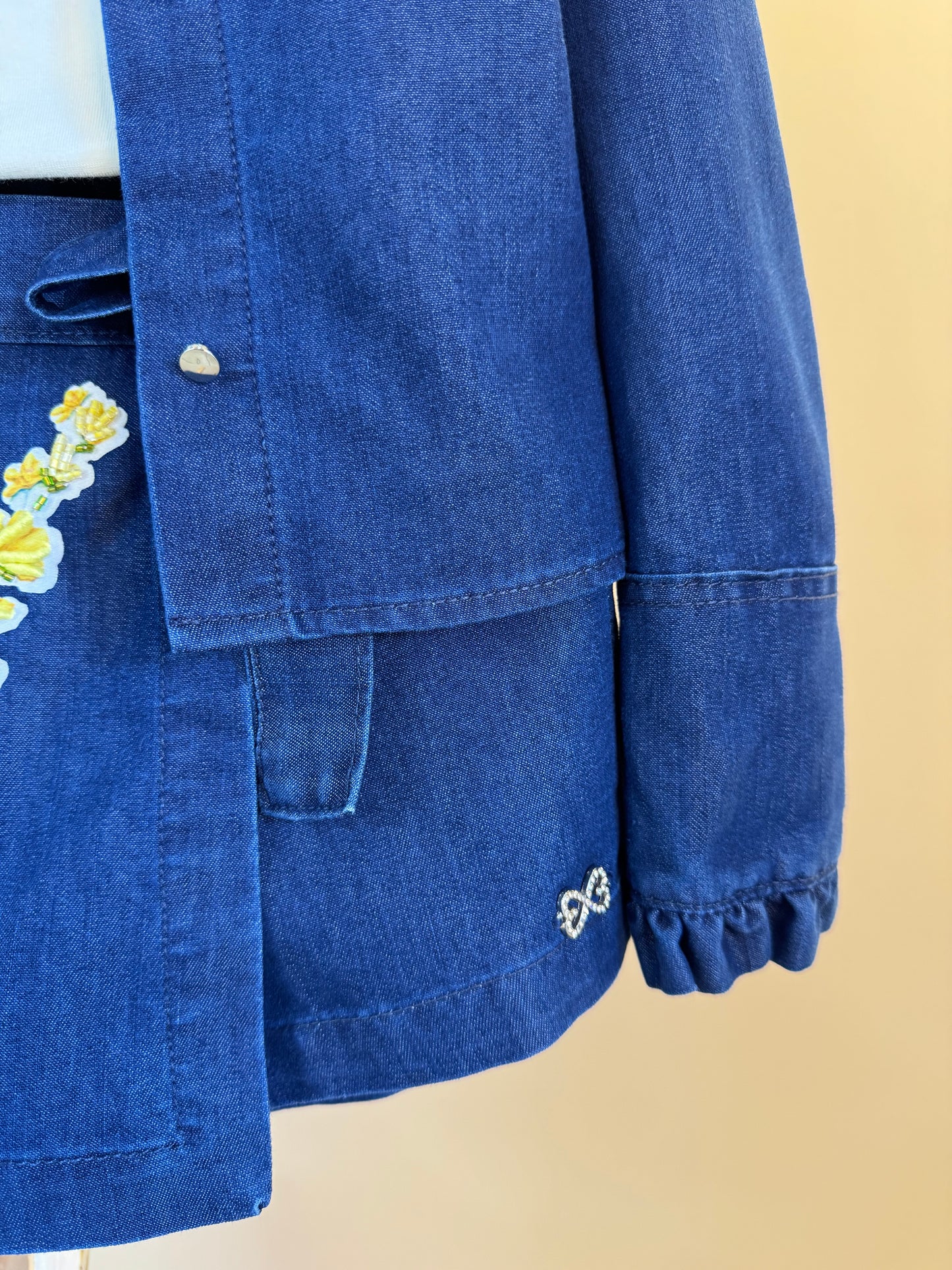 Conjunto Infantil Trio Blusa Gola Laise Removível, Camisa Jeans Leve ML Gola Bordada e Shorts-Saia Jeans Bordada Flores - Luluzinha