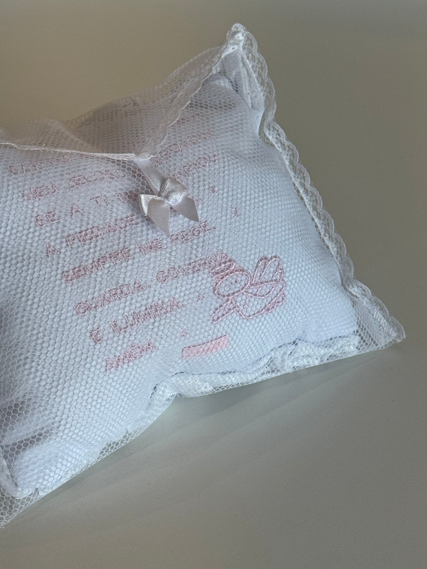Almofada Bebê Oração Santo Anjo Rendada Bordado Rosa - Roana