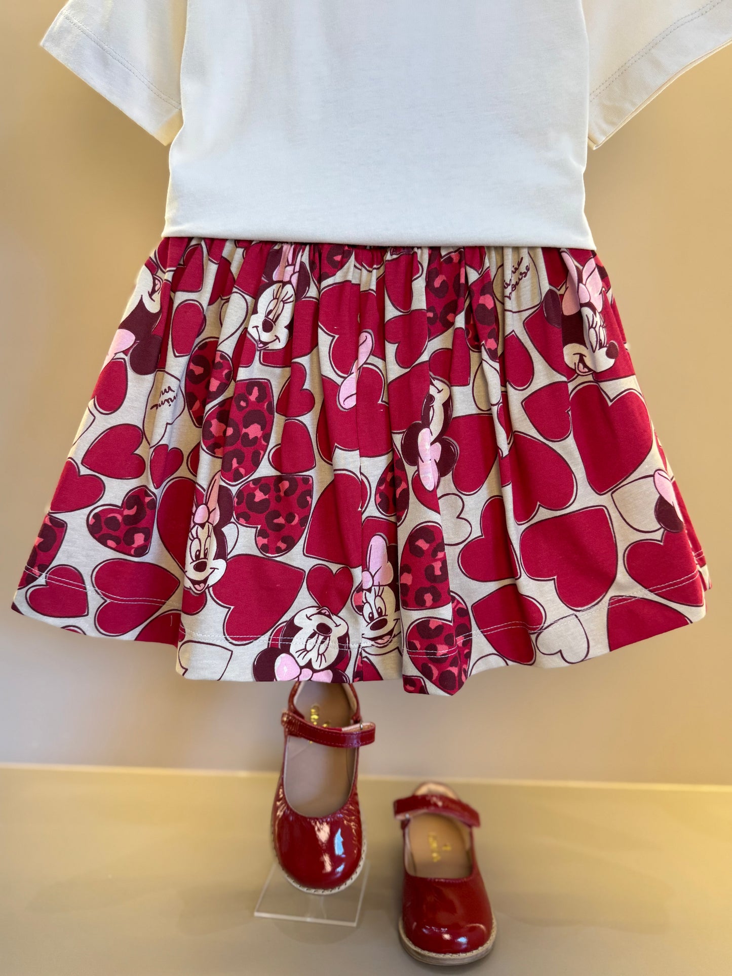 Conjunto Infantil Camiseta MC e Saia Minnie Mouse Hearts - Animê Petite