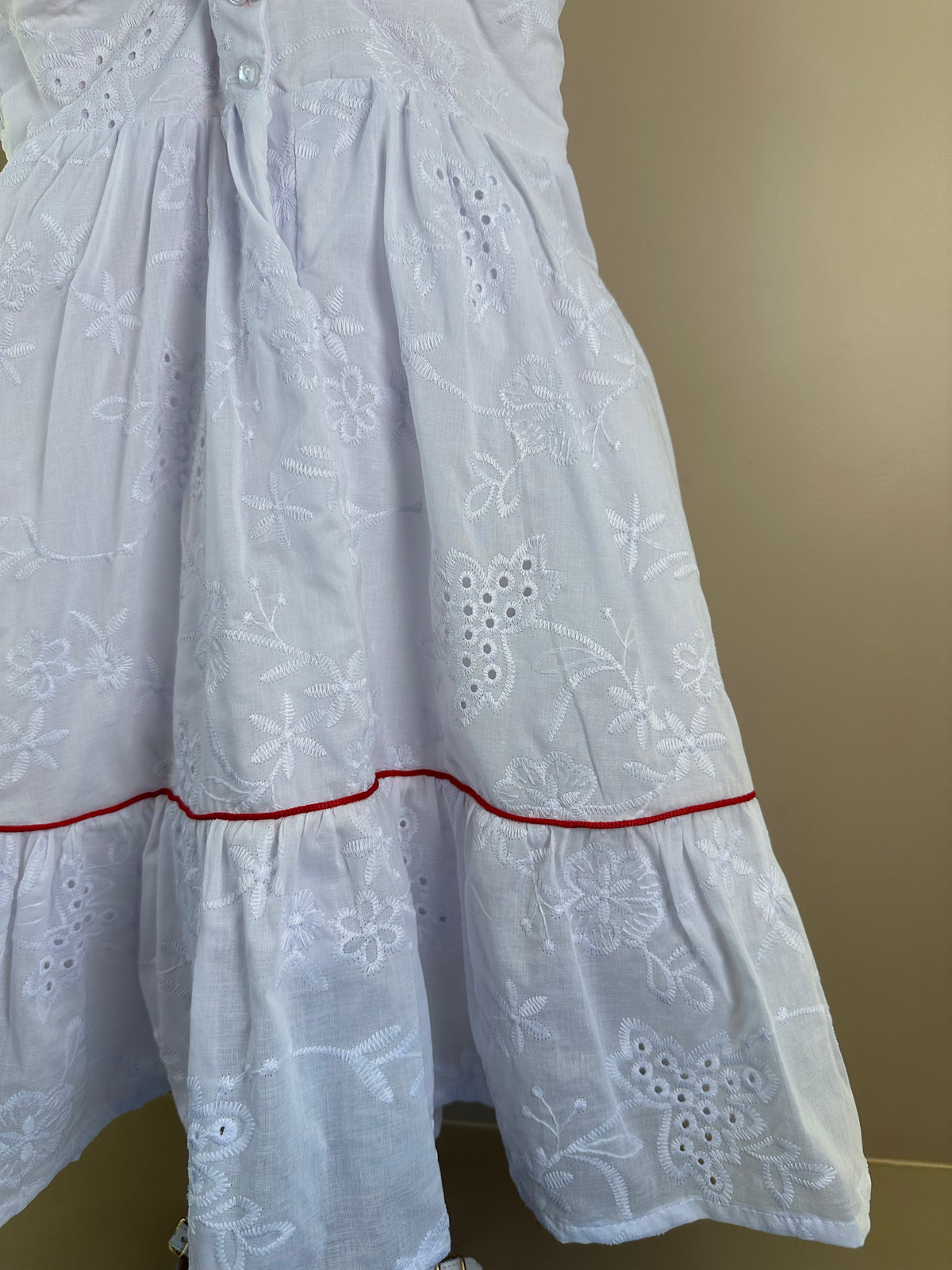Vestido Infantil Laise Branco Com Detalhes Vermelho e Laço Maxxi - Gabriela Aquarela