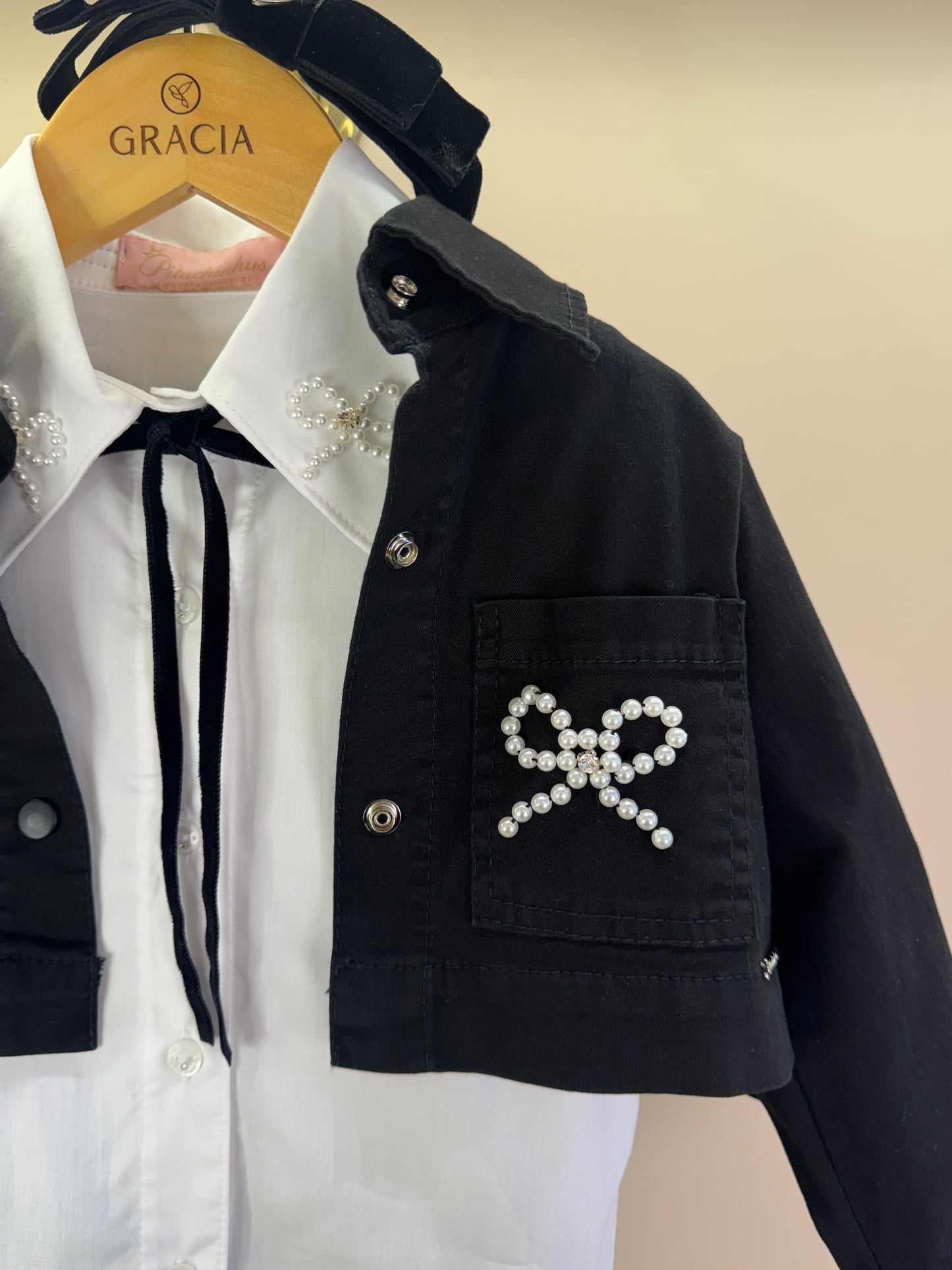 Conjunto Infantil Trio Bordado Camisa Mini Laço Veludo, Jaqueta Babadinho e Calça Reta - Pituchinhus