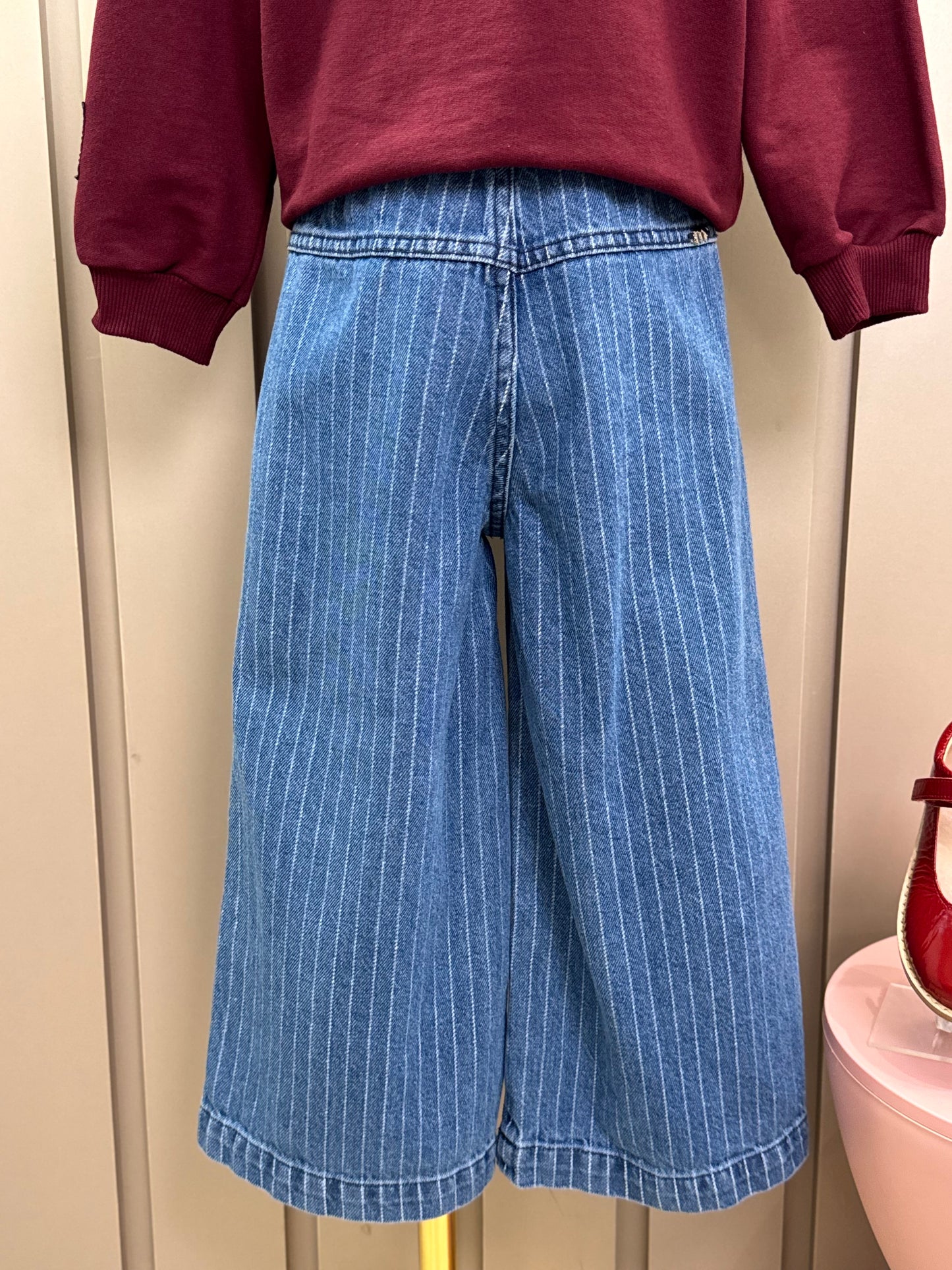 Conjunto Infantil Casaco  Over Hello Kitty Cranberry Juice e Calça Jeans Listrada Cós Duplo - Momi