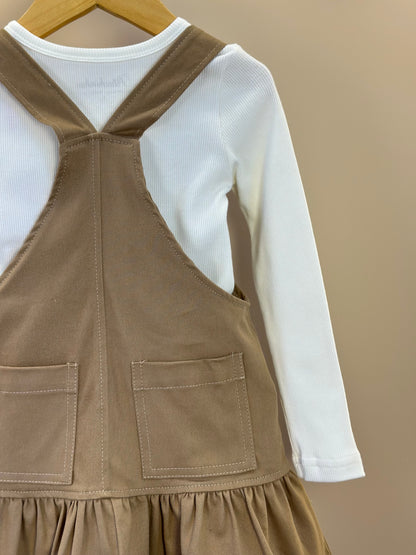 Jardineira Infantil  Sarja Ursinha Pelúcia Bege Escuro com Blusa ML Bordados Pérolas e Cristais  - Pituchinhus