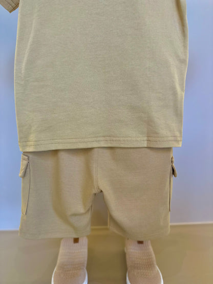 Conjunto Infantil Camiseta Algodão Teddy Natal e Bermuda Ponto Roma Bolsos Cargo Bege - Dame