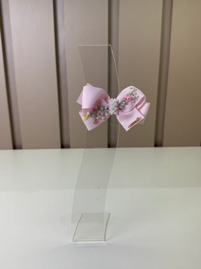 Presilha Infantil Laço Rosa Bordado Flores e Ramos Miolo Pérolas- Roana