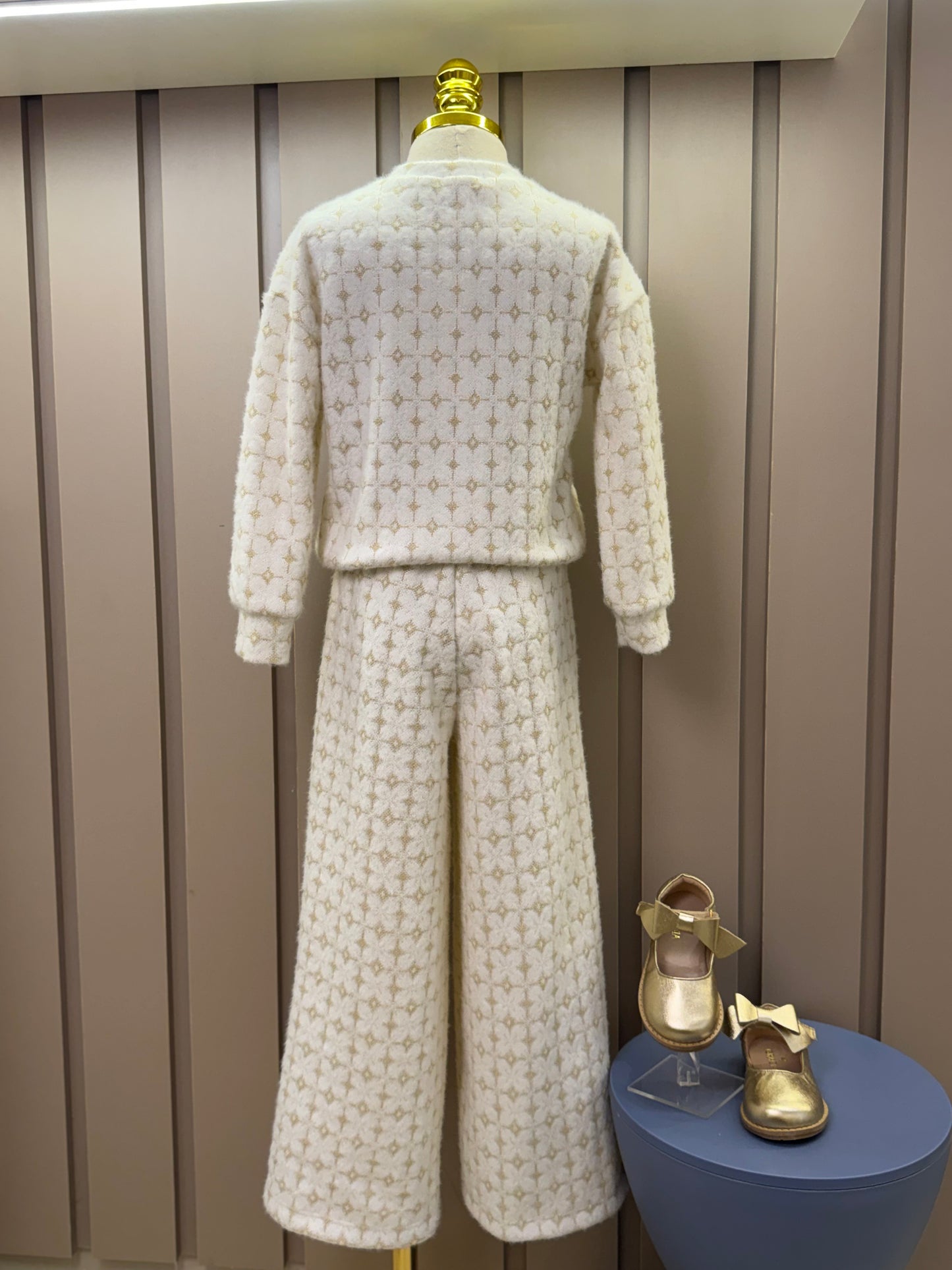 Conjunto Infantil Blusão e Calça Peluciado Lurex Bordado Manual Off White - Luluzinha