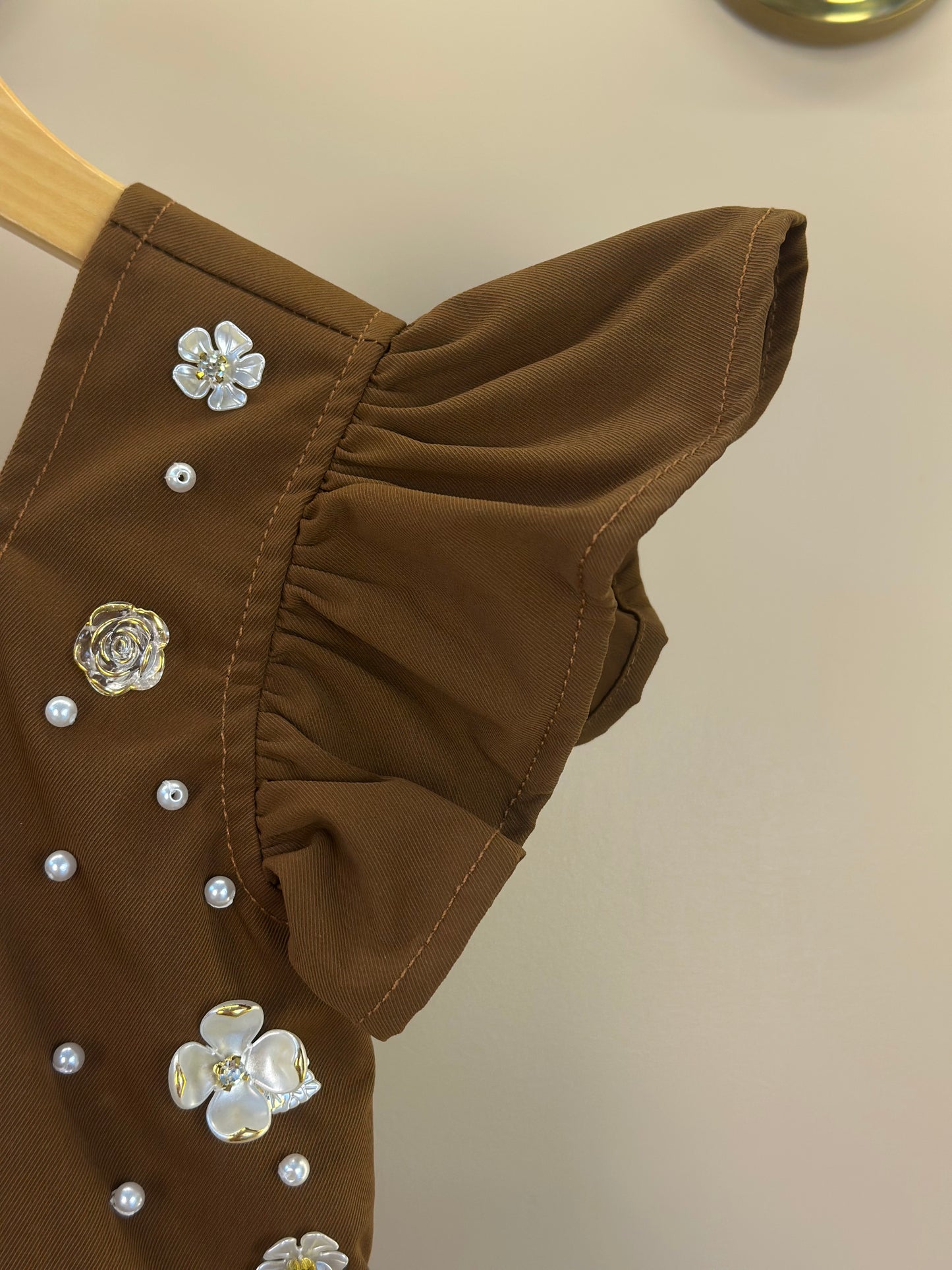 Conjunto Infantil Blusa e Shorts  Sarja Bordado Manual Marrom - Luluzinha