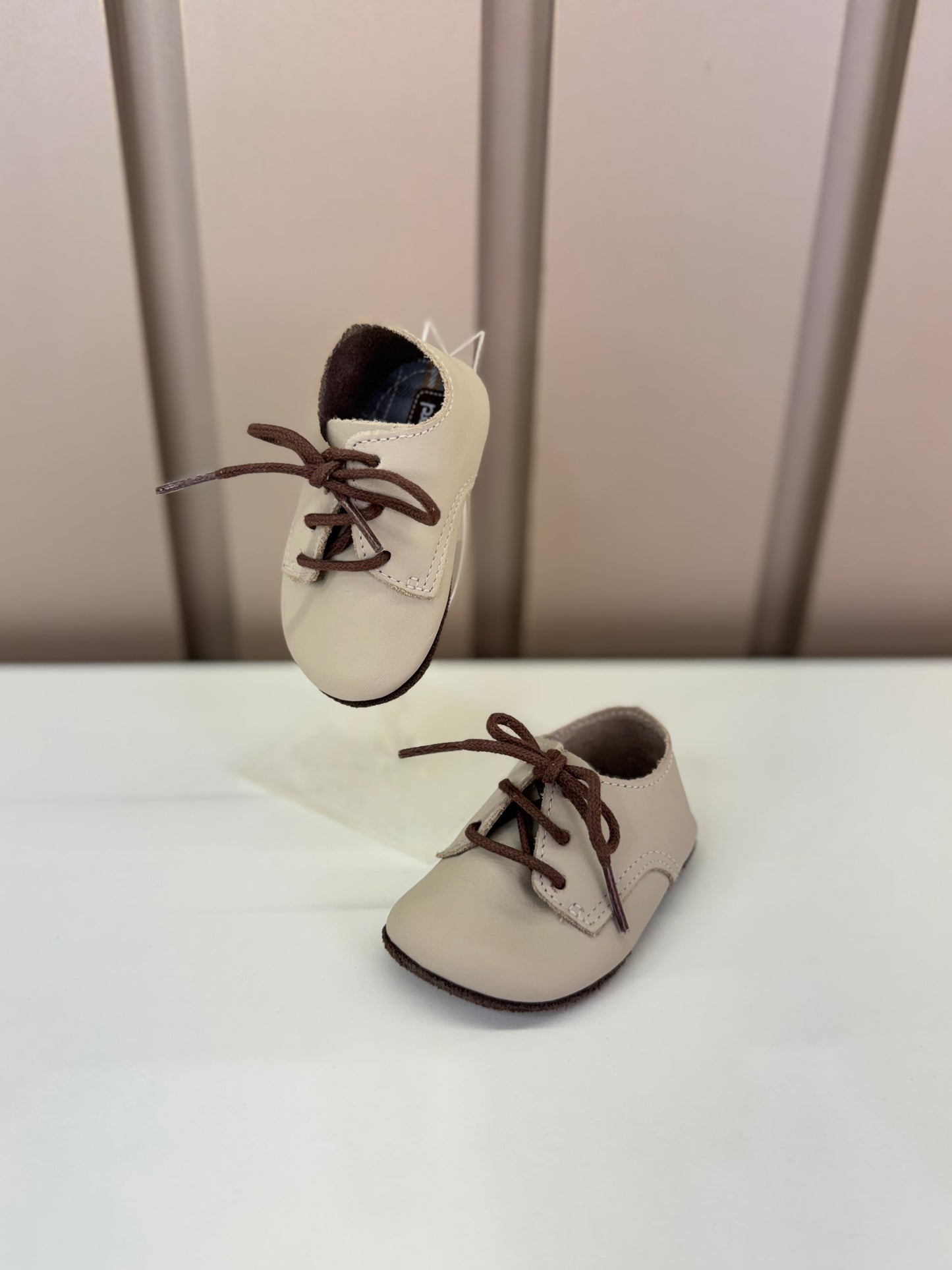 Sapato Bebê Balão Couro Areia - Petit Cheval