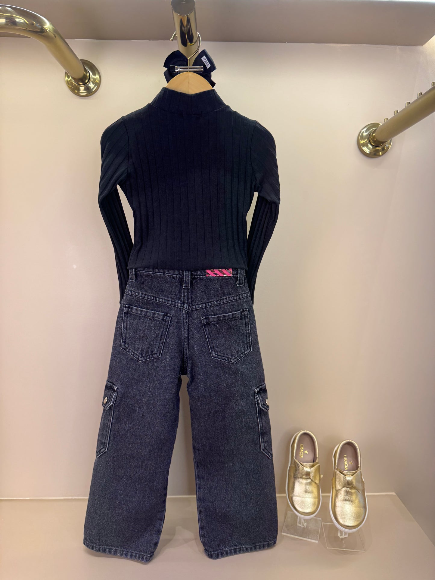 Conjunto Infantil Blusa Malha Botões  e Calça Wide Leg Bolsos Lateral - Um Mais Um