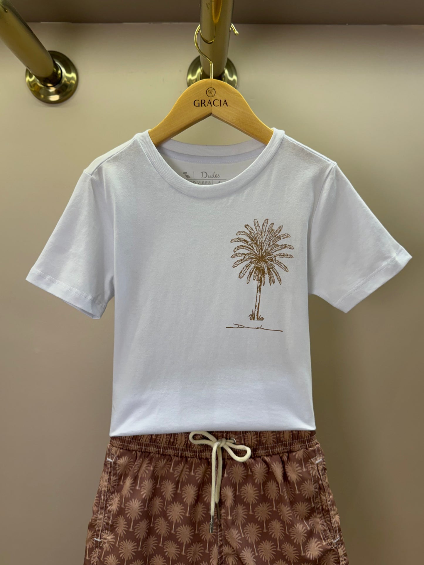 Conjunto Infantil Camiseta Branca e Shorts Coqueiros Bege - Dudes