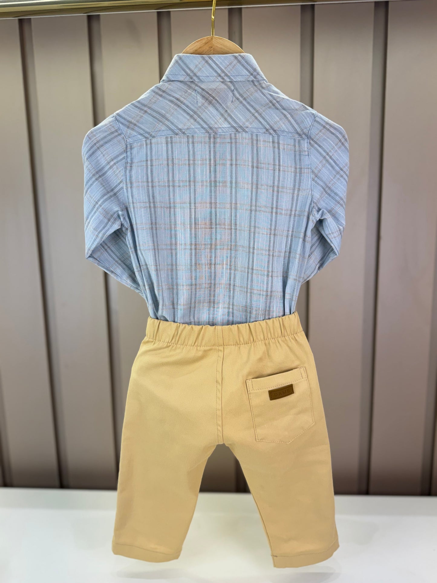 Conjunto Bebê Camisa-Body Algodão Xadrez ML Azul e Calça Sarja com Elastano Bege - Dame