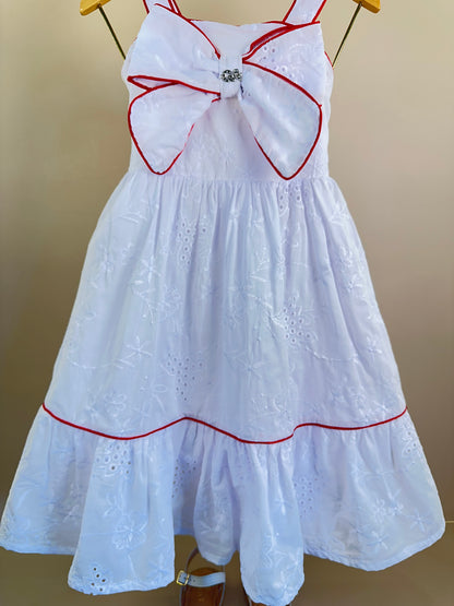 Vestido Infantil Laise Branco Com Detalhes Vermelho e Laço Maxxi - Gabriela Aquarela