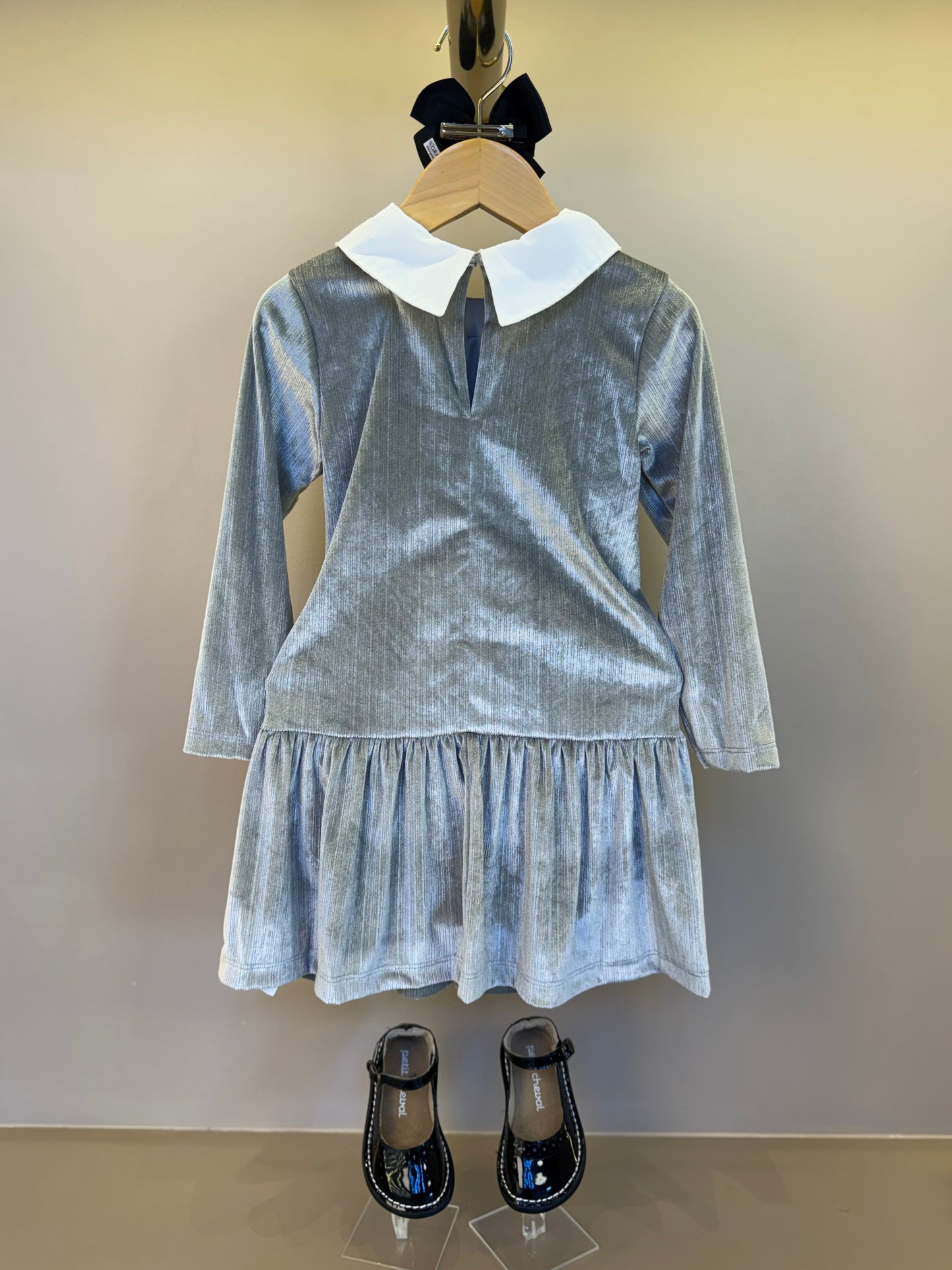 Vestido Infantil Gola Laço Plush Prata - Momi