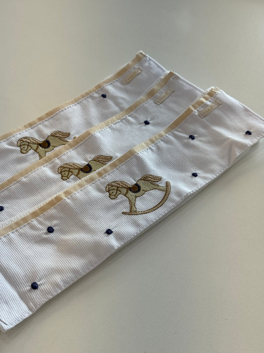 Kit 3 Fraldinhas Boca Bebê Luxo Bordadas Bege Cavalinhos - Roana