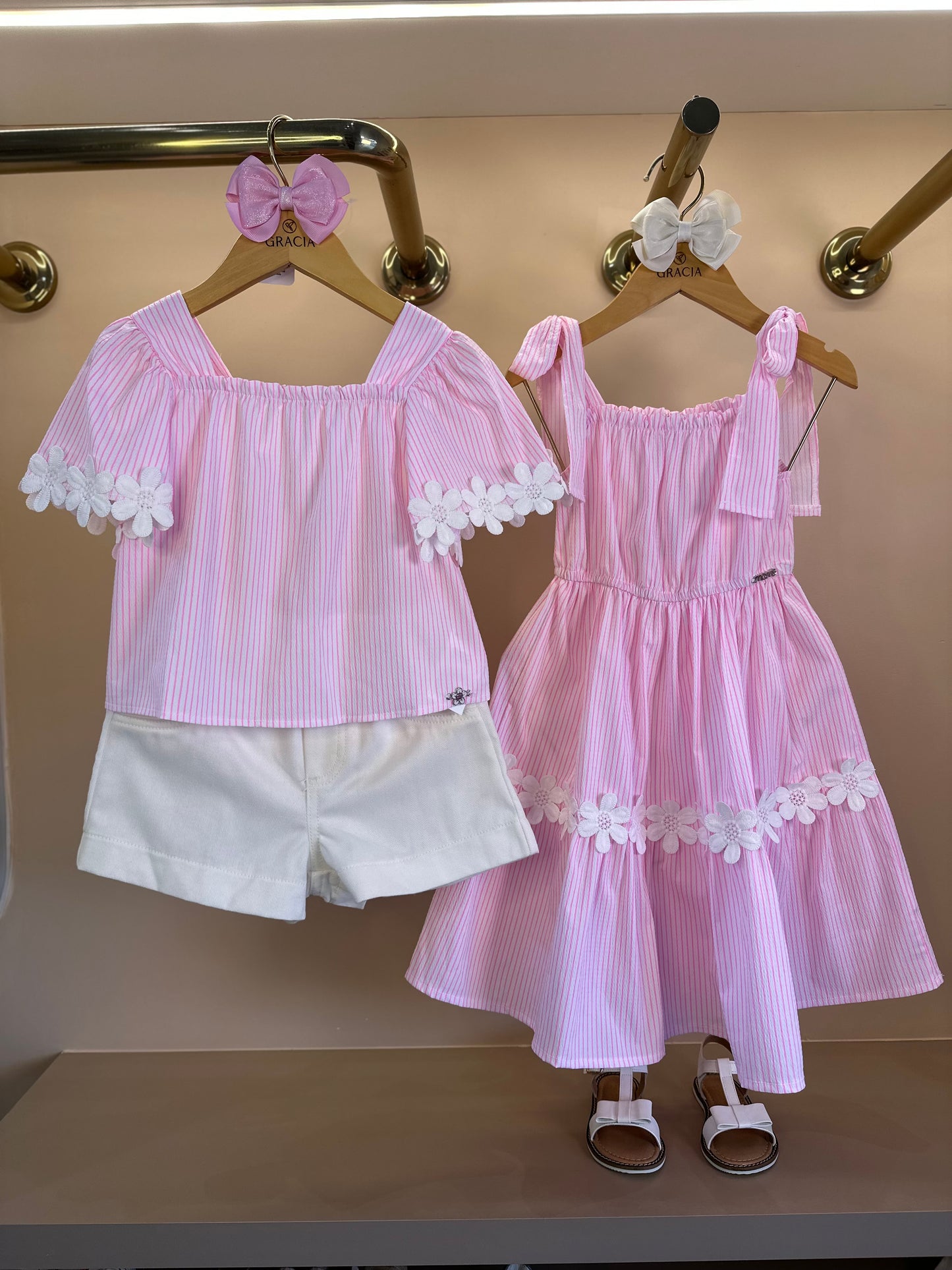 Conjunto Infantil Blusa Anarruga Bordado Flores e Shorts Off - Momi