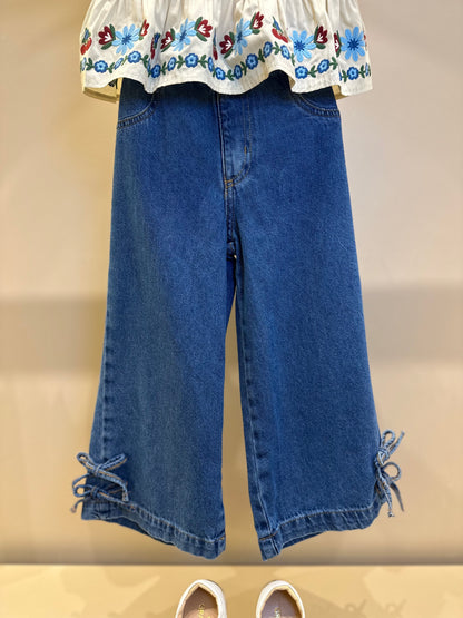 Conjunto Infantil Blusa Bordado Flores Bege e Calça Jeans Reta Laços - Momi