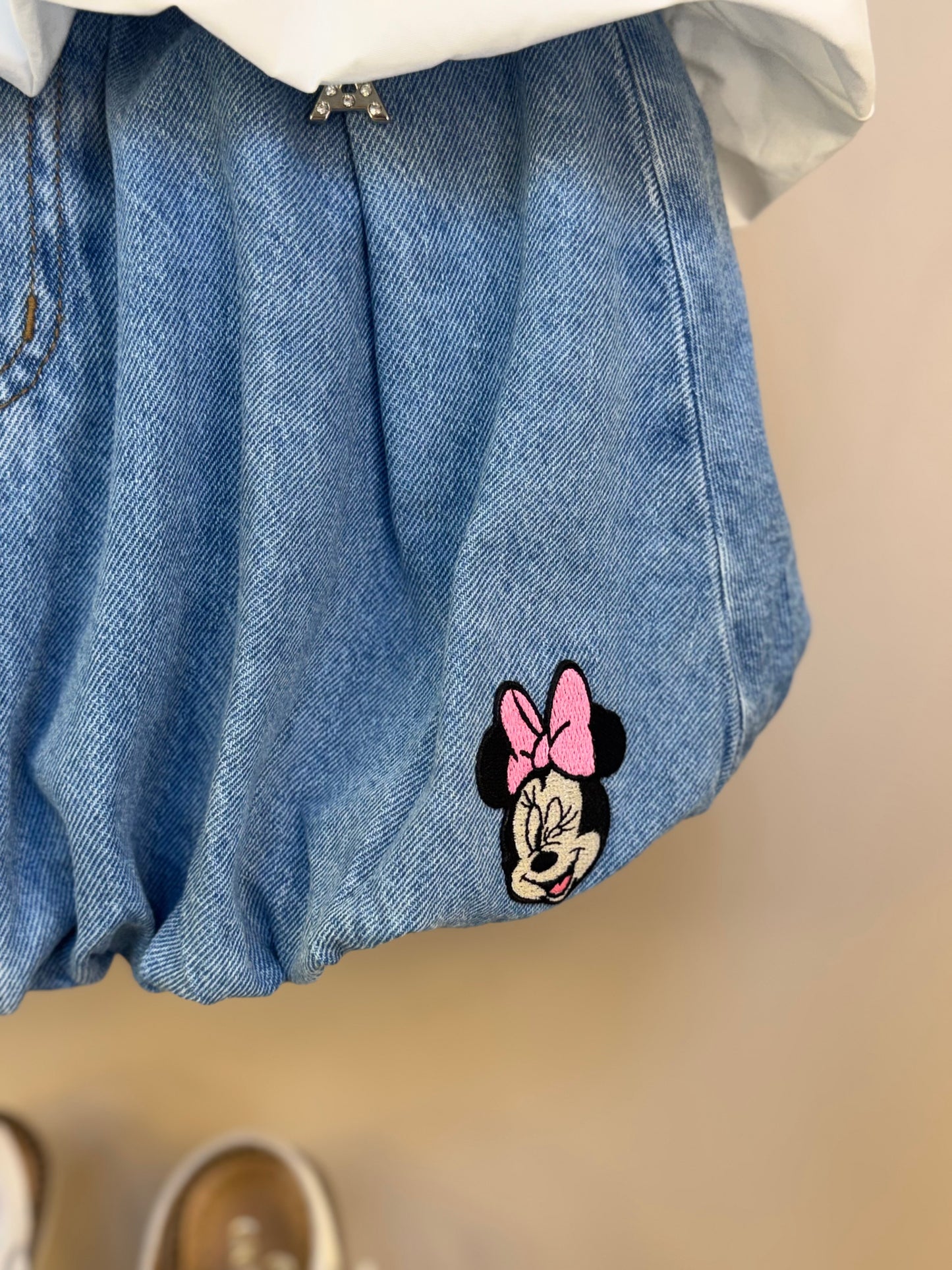 Conjunto Infantil Blusa Balonê Essentials e Saia Jeans Elástico Style Minnie - Animê