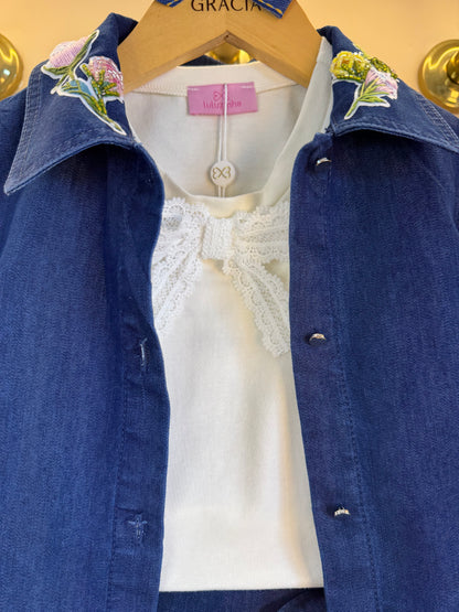 Conjunto Infantil Trio Blusa Gola Laise Removível, Camisa Jeans Leve ML Gola Bordada e Shorts-Saia Jeans Bordada Flores - Luluzinha