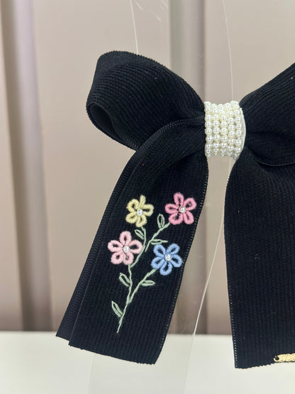 Laço Infantil  Veludo com Bordado Floral e Pérolas Preto - Roana