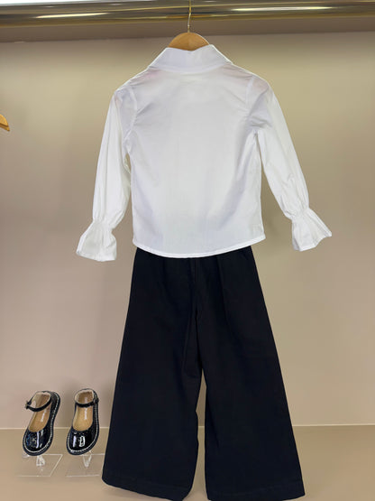 Conjunto Infantil Camisa Mini Laço Veludo e Calça Sarja Reta Laços Bordados Bolsos Preta - Pituchinhus