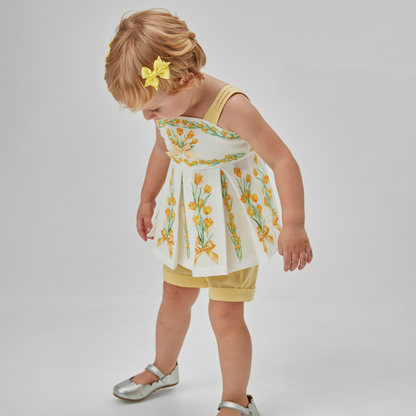 Conjunto Bebê Bata Flores e Shorts Amarelo - Um Mais Um PRÉ-VENDA