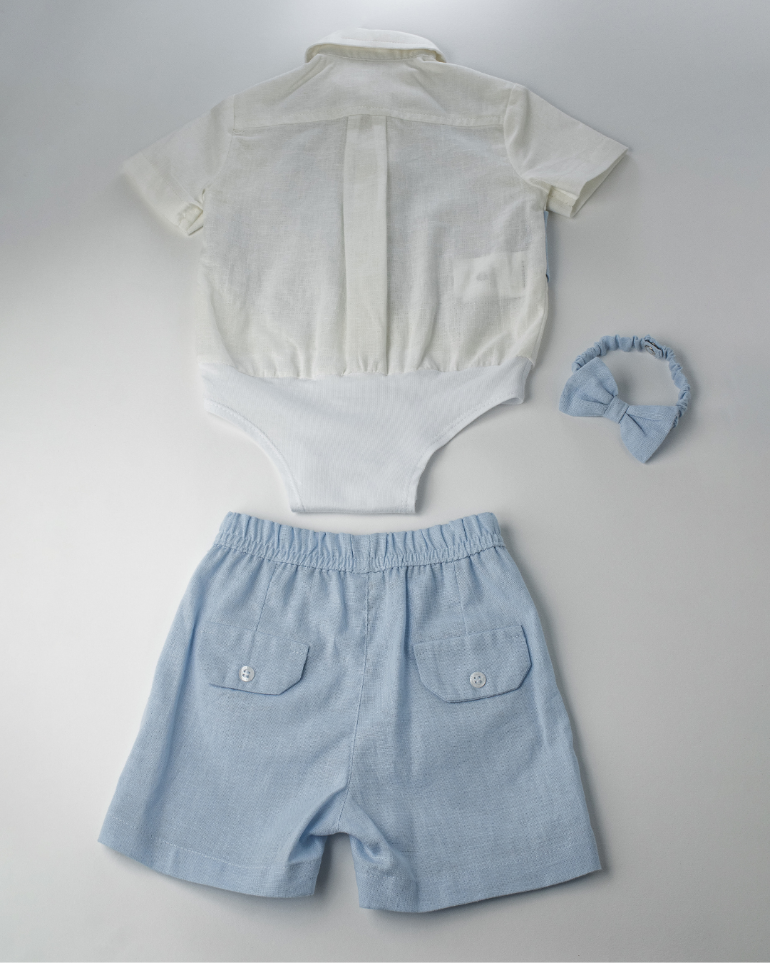 Conjunto Bebê Batizado Camisa-body e Bermuda Linho Misto Azul Claro - Um Mais Um