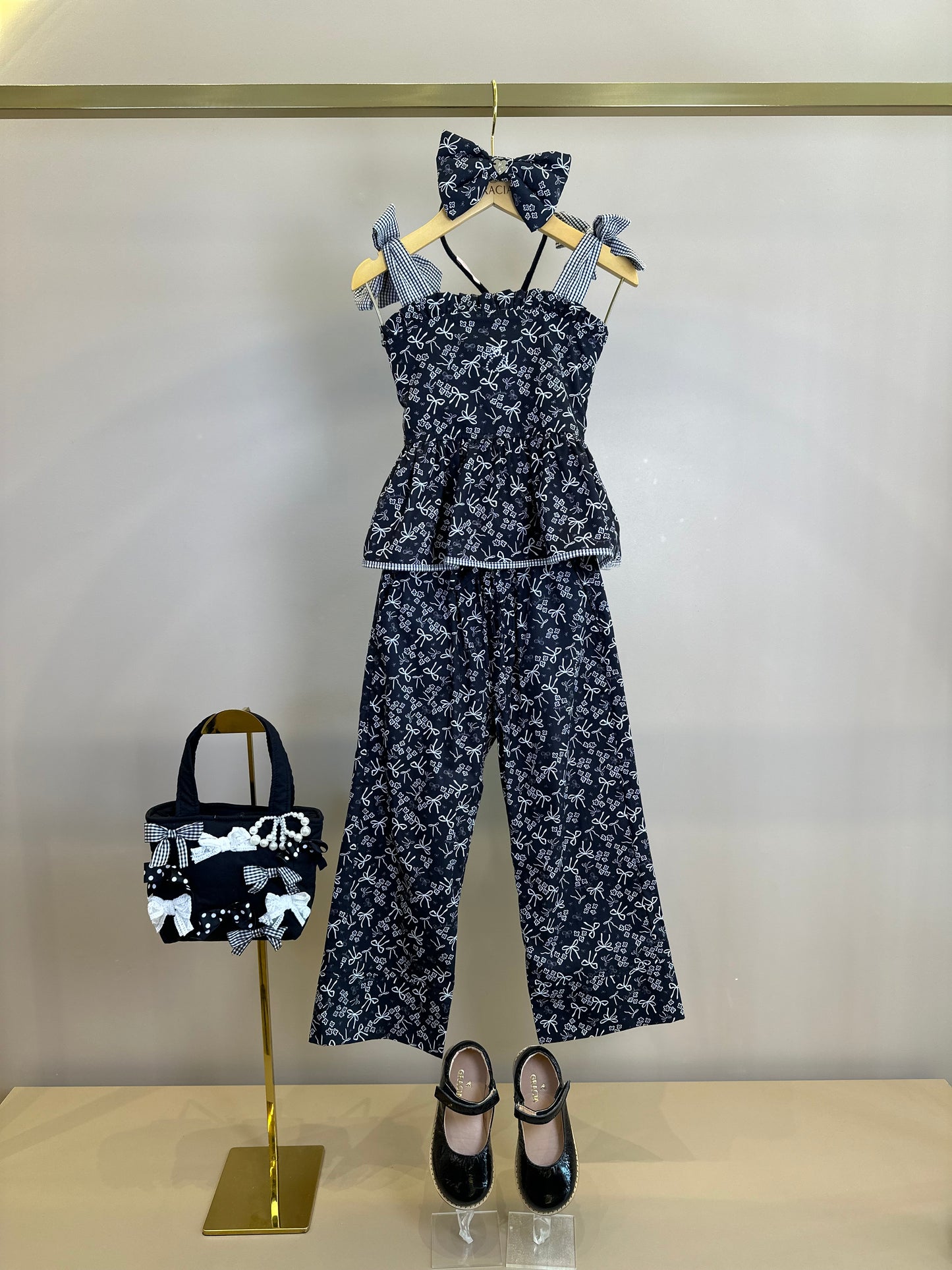 Conjunto Infantil Blusa Algodão Floral Babados e Calça Reta Floral e Laços - Pituchinhus