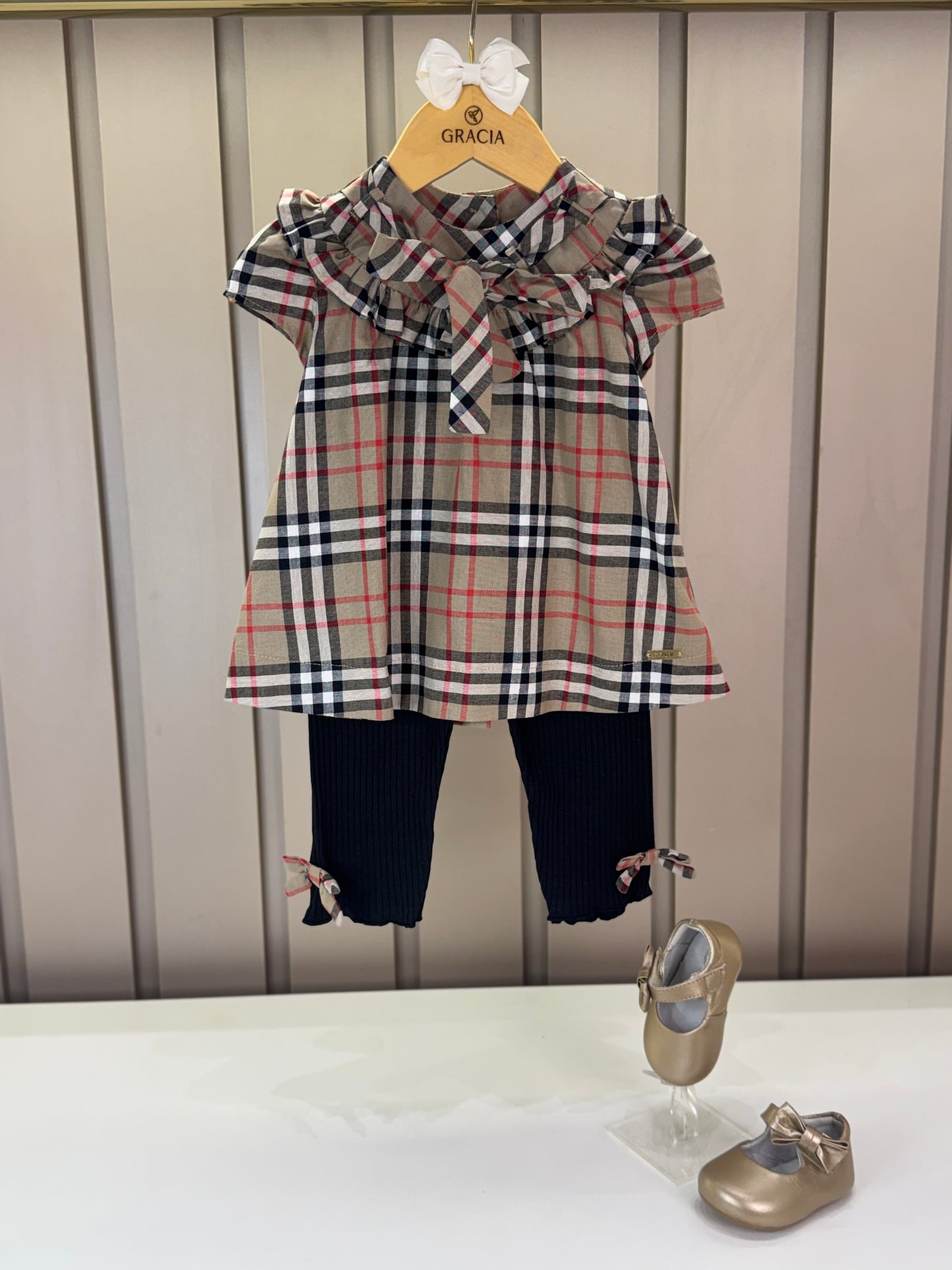Conjunto Baby Algodão Bata Xadrez e Legging Preta - Um Mais Um