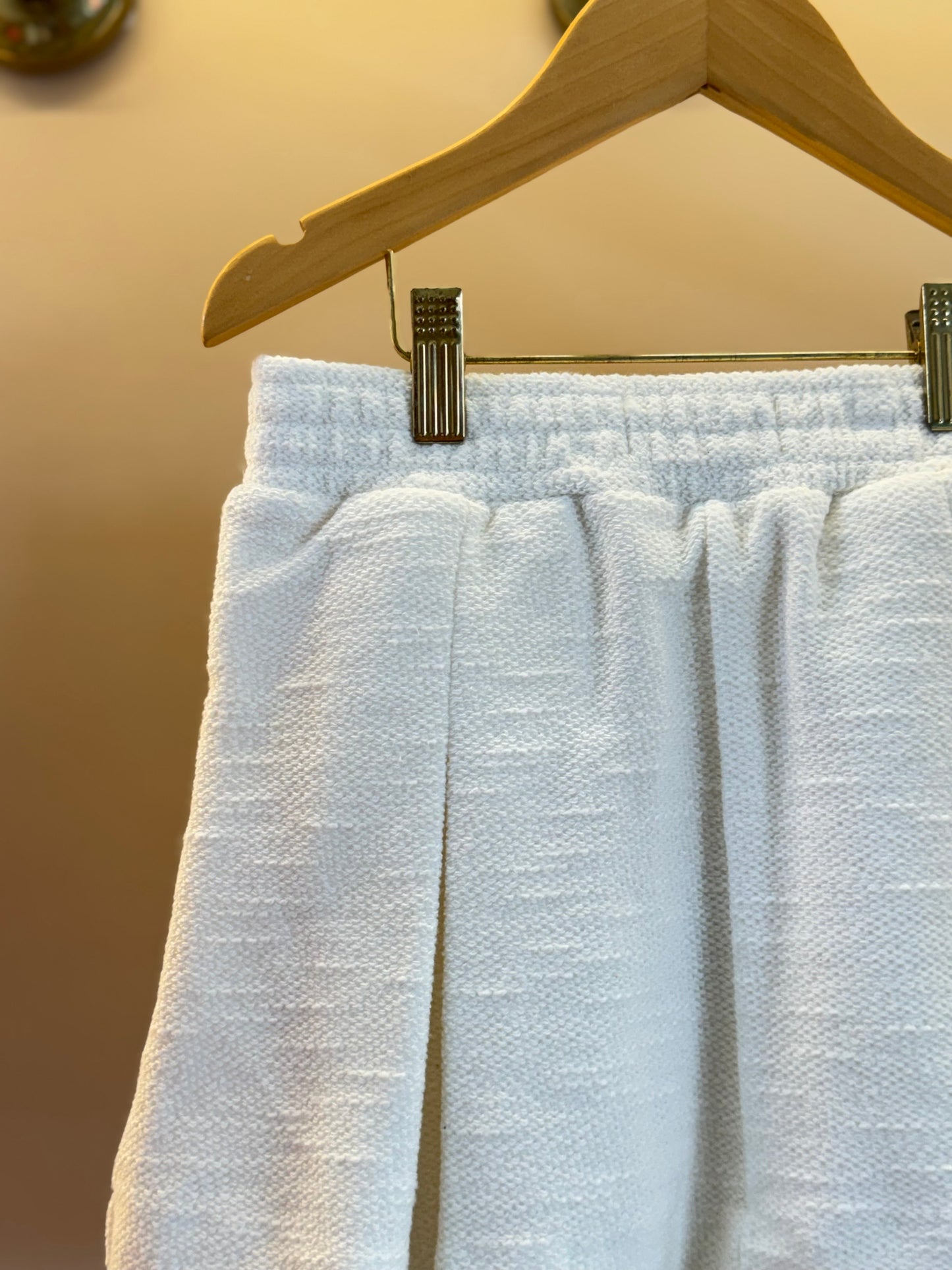 Saia-shorts Infantil Bouclé Pregas Lapelas Bordadas Pérolas e Cristais Off White - Pituchinhus
