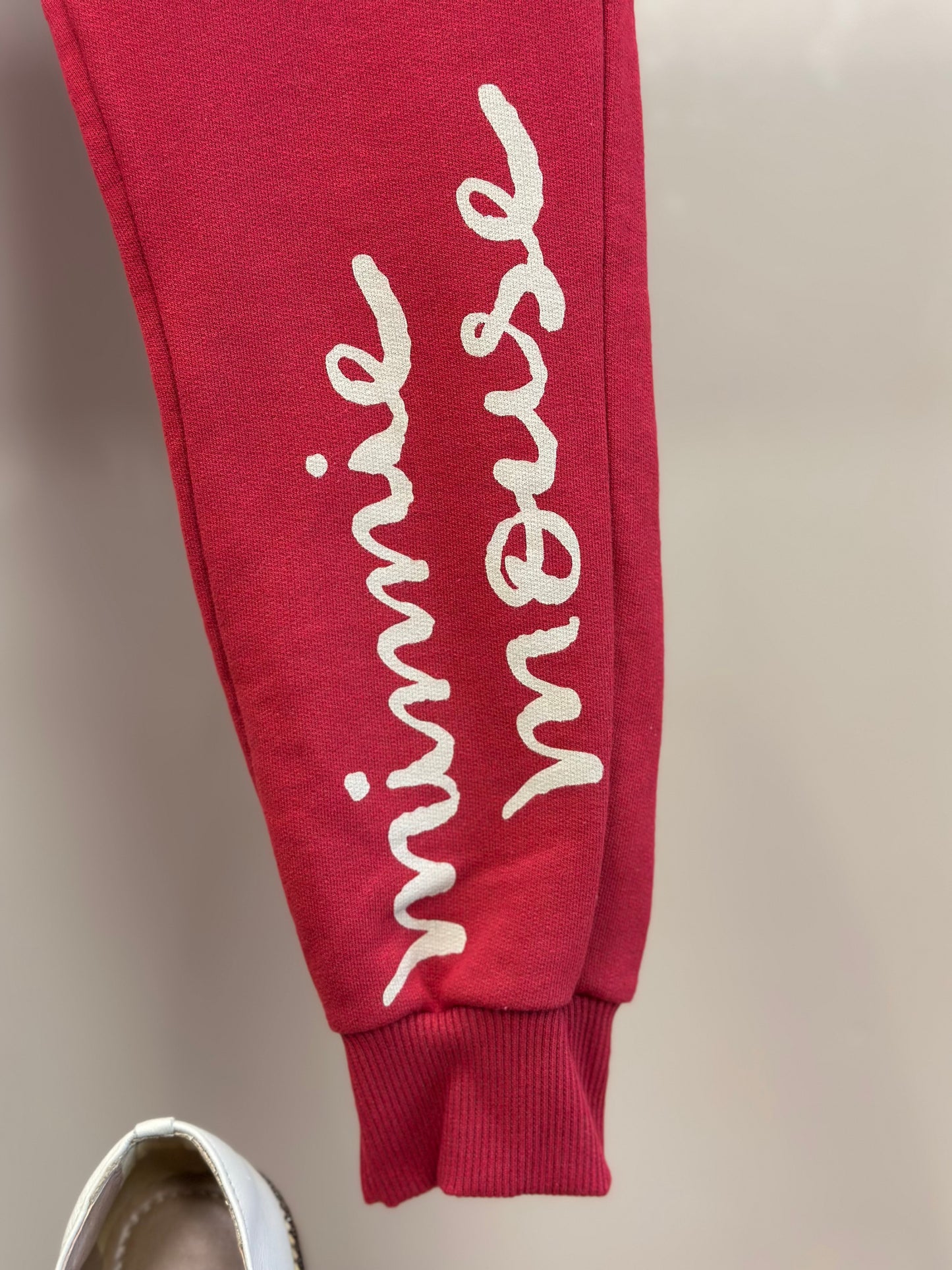 Conjunto Infantil Casaco Gola Bordada Branca e Calça Vermelho Berry - Animê
